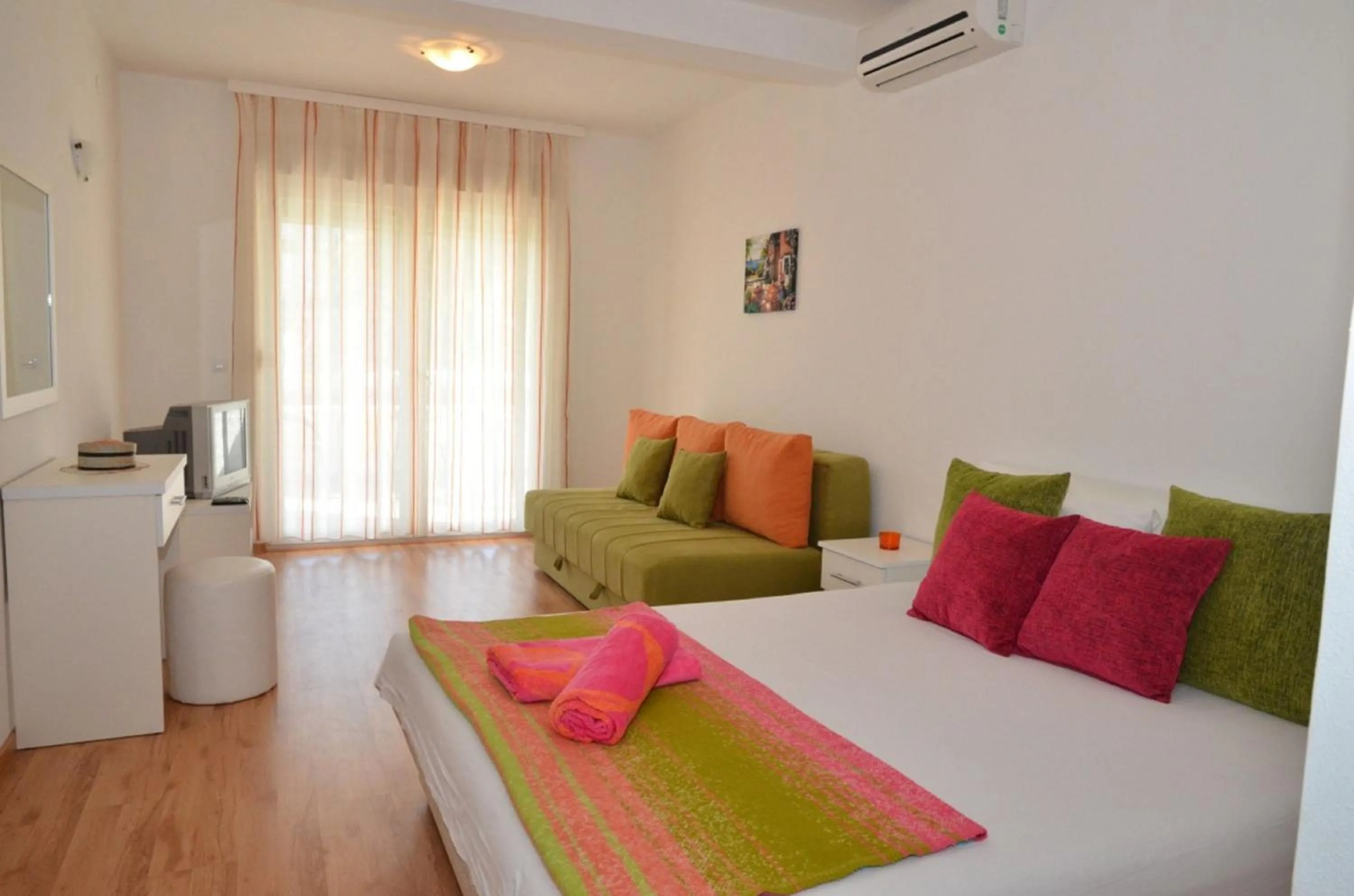 Bed in Apartments Casa Pineta