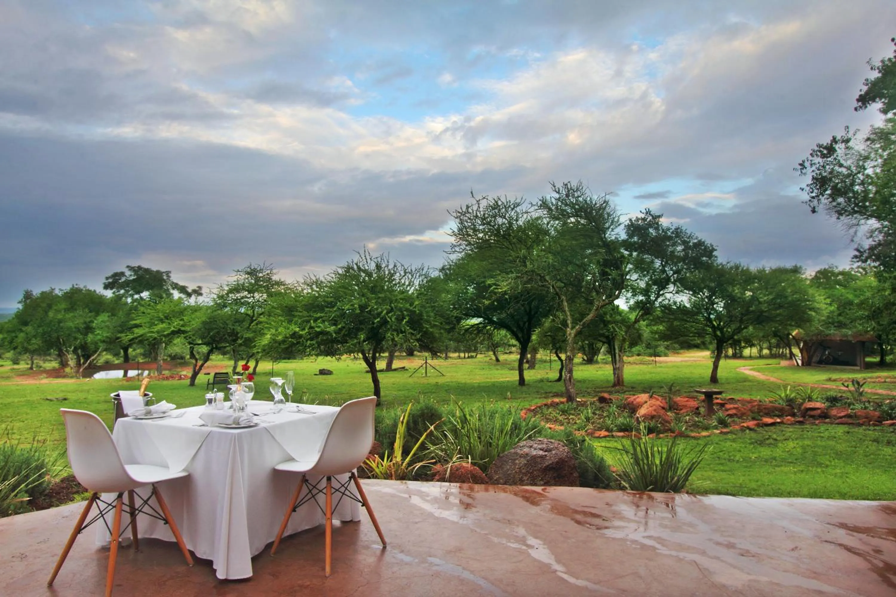 Dining area in Itaga Luxury Private Game Lodge