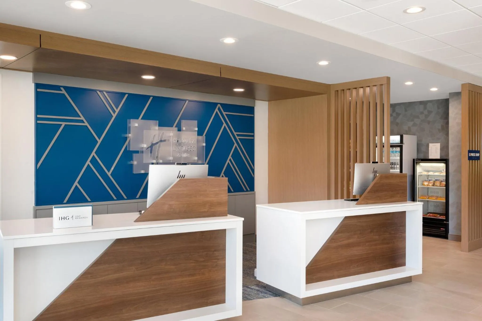 Property building in Holiday Inn Express & Suites Alton St Louis Area by IHG