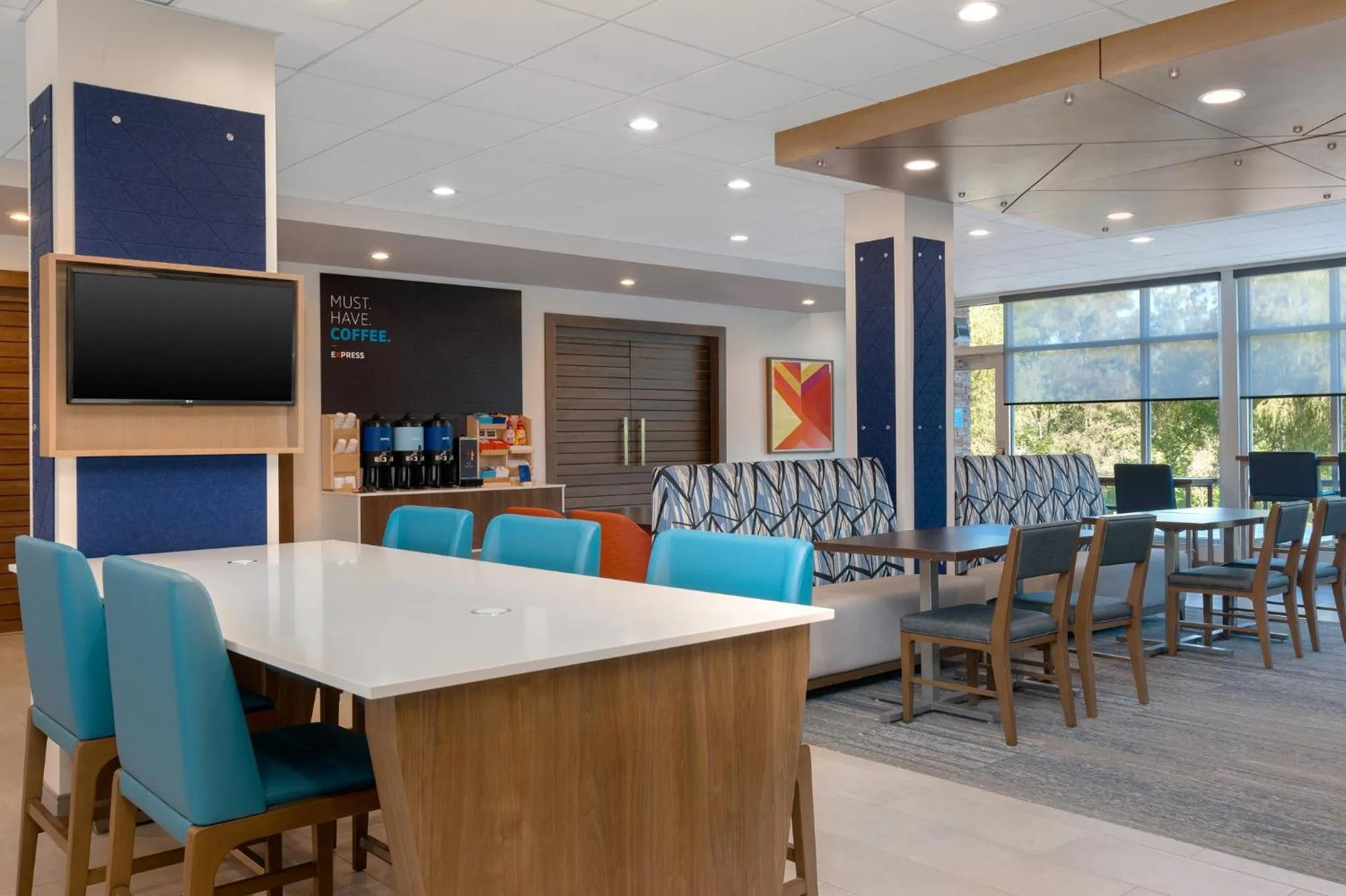 Property building in Holiday Inn Express & Suites Alton St Louis Area by IHG