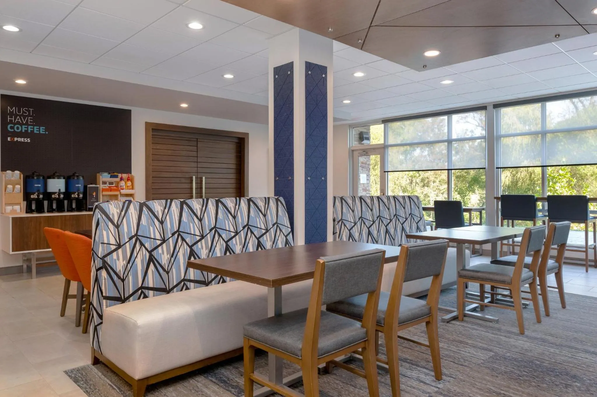 Property building in Holiday Inn Express & Suites Alton St Louis Area by IHG