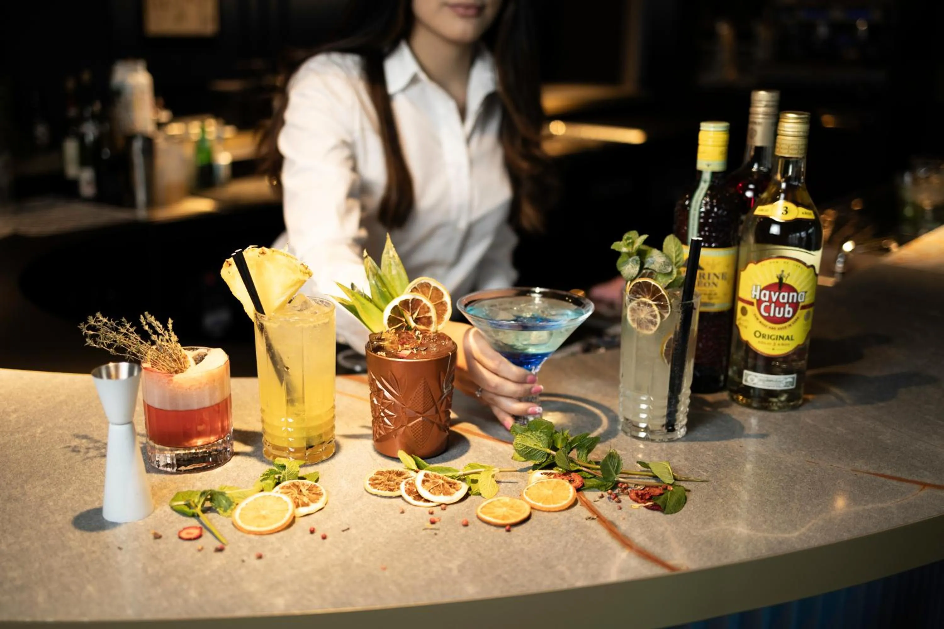 Lounge or bar in voco Brussels City North by IHG