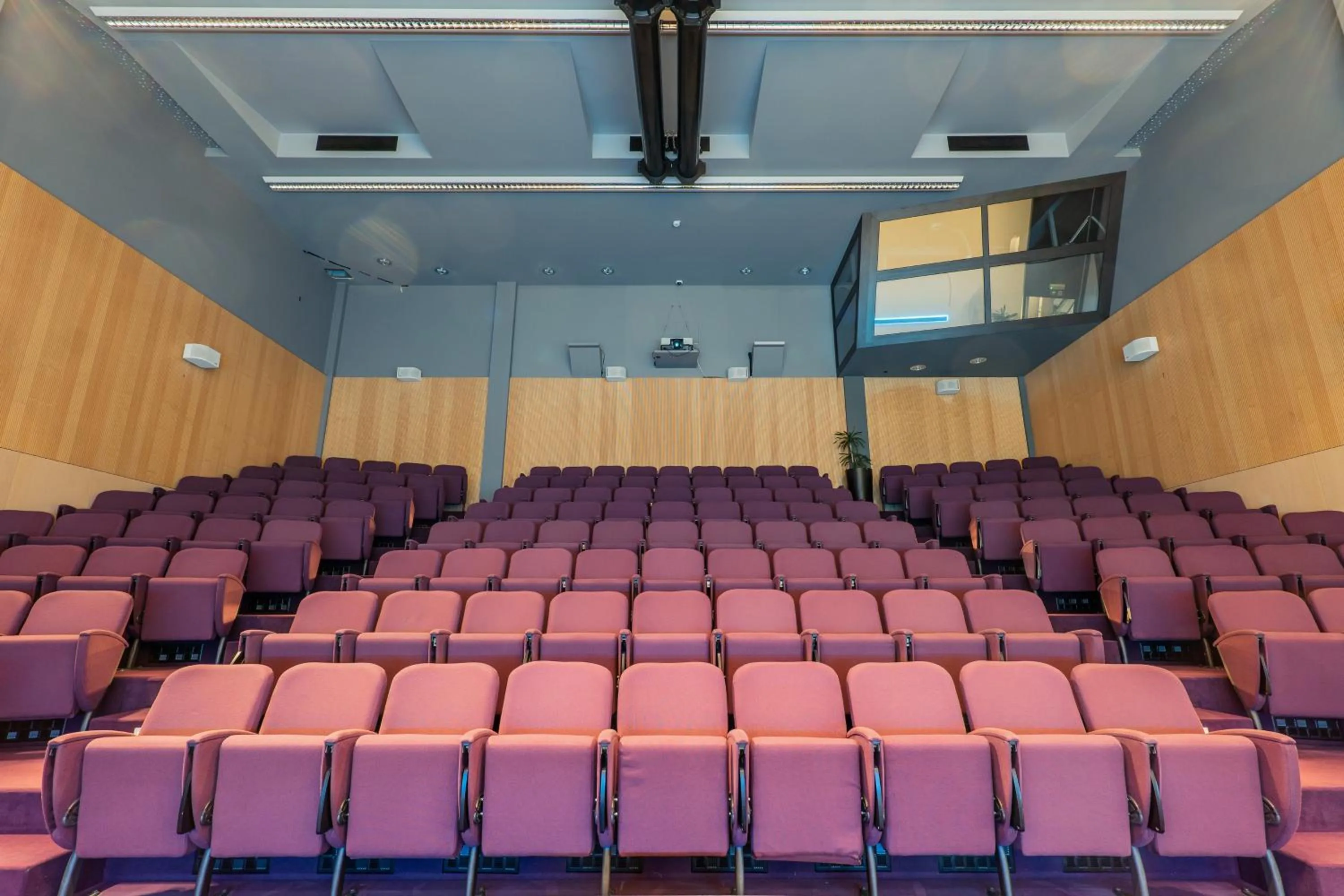 Meeting/conference room in voco Brussels City North by IHG