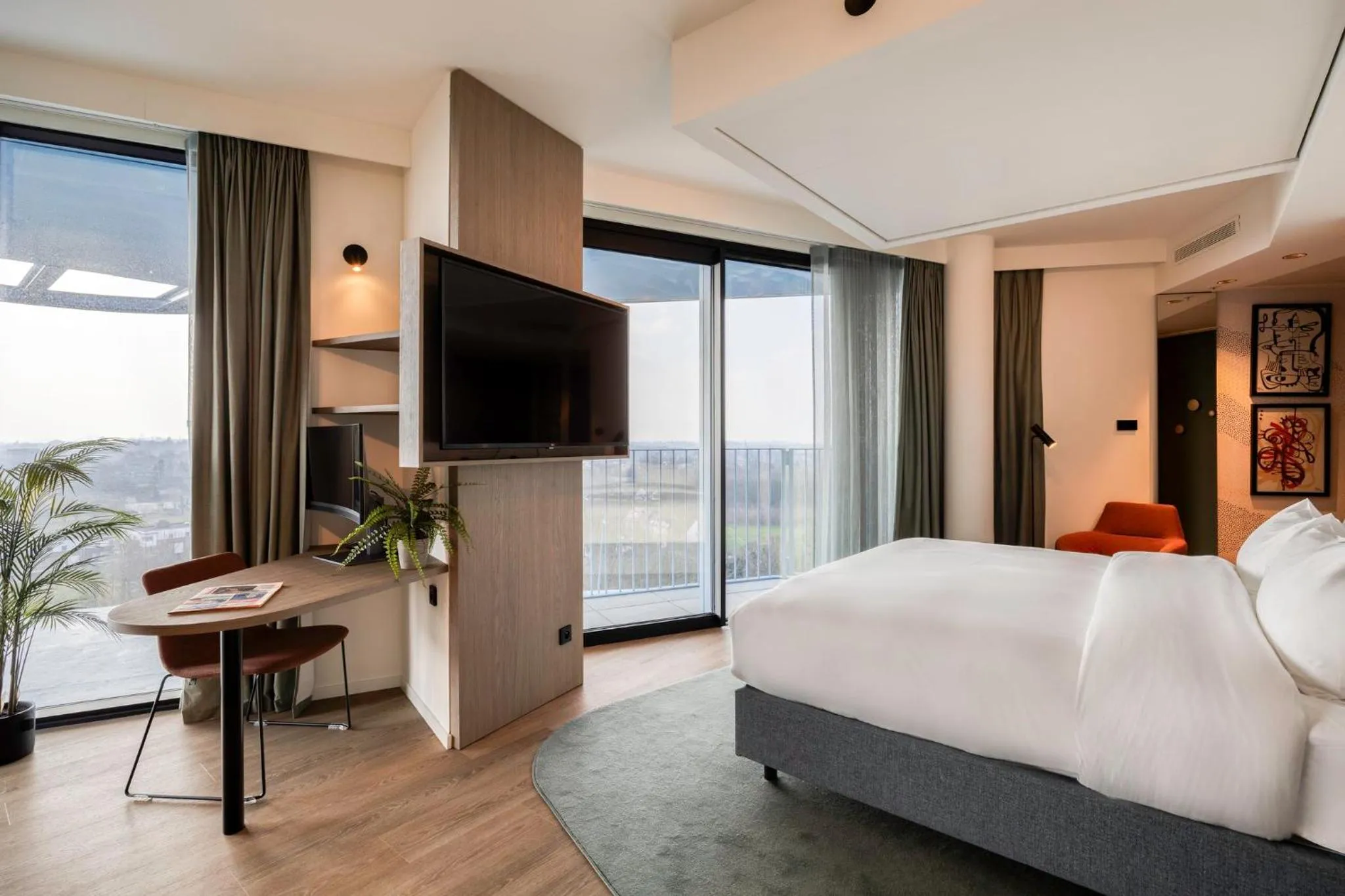 Photo of the whole room, Bed in voco Brussels City North by IHG