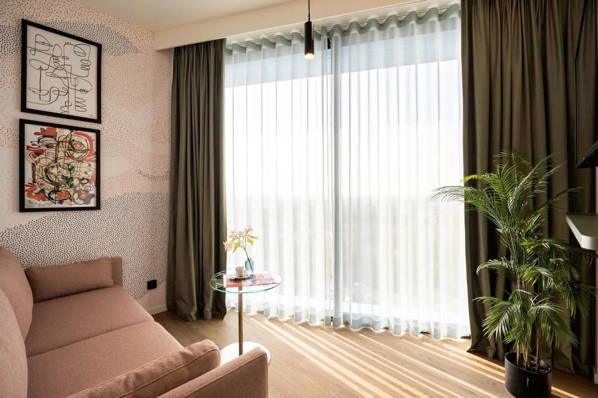 Photo of the whole room in voco Brussels City North by IHG