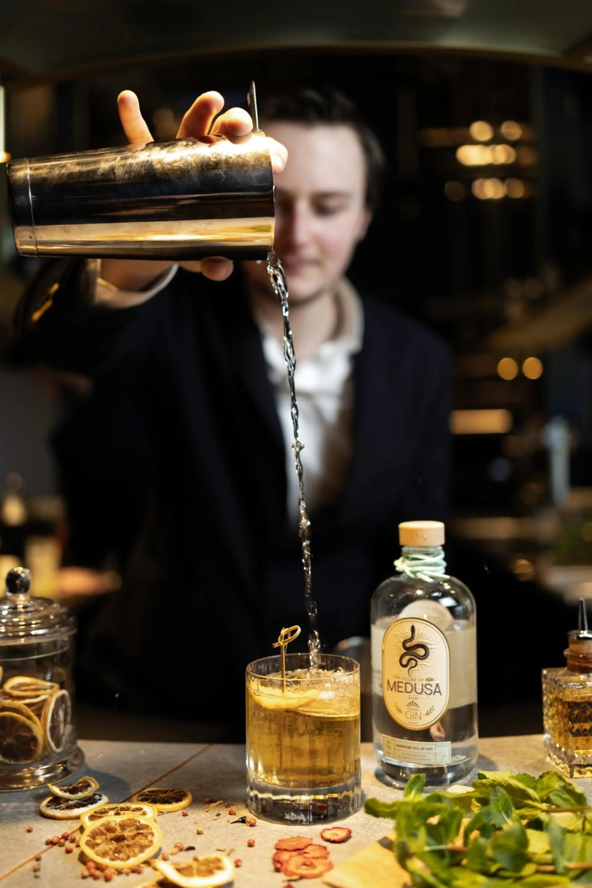 Lounge or bar in voco Brussels City North by IHG