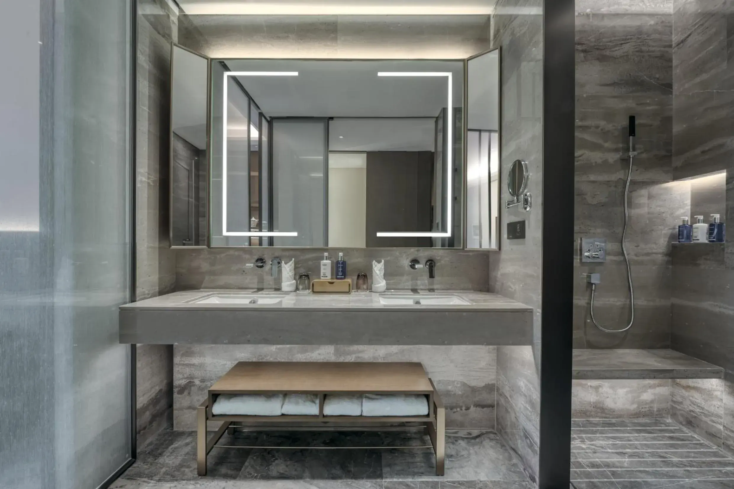 Hot Tub, Bathroom in voco Xiong'An Hot Tub, Bathroom in voco Xiong'An