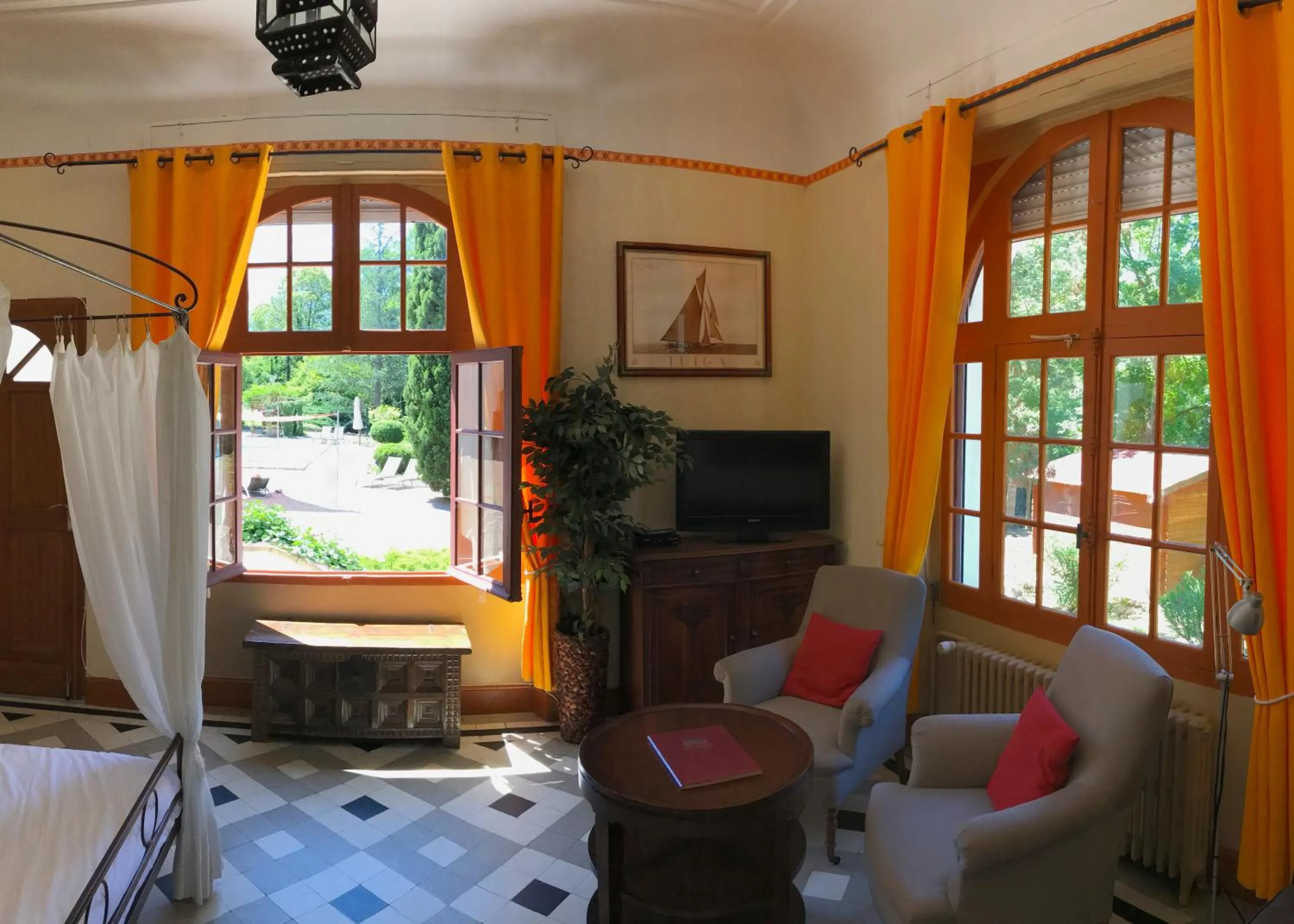 TV and multimedia in La Villa du Parc