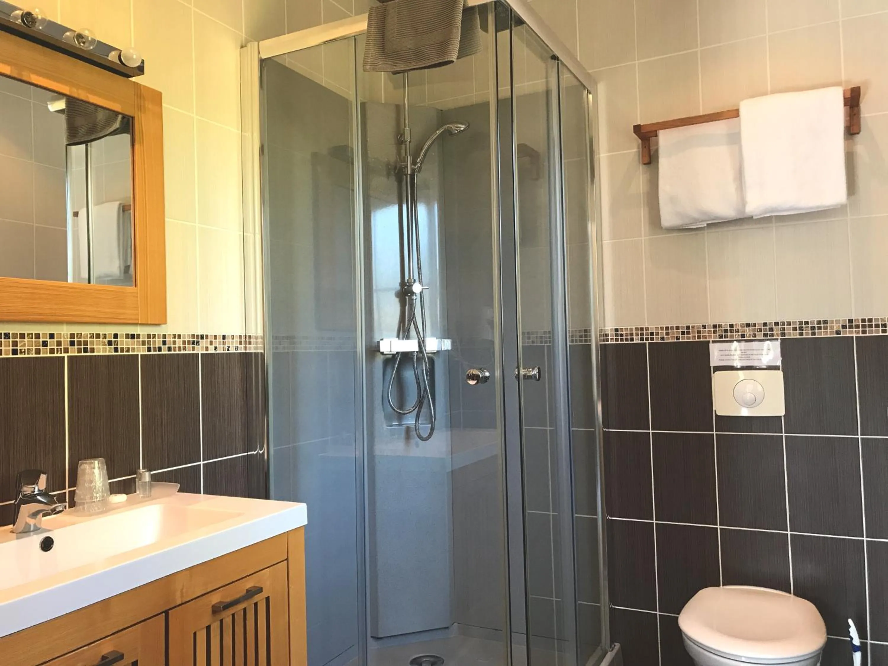 Shower in La Villa du Parc