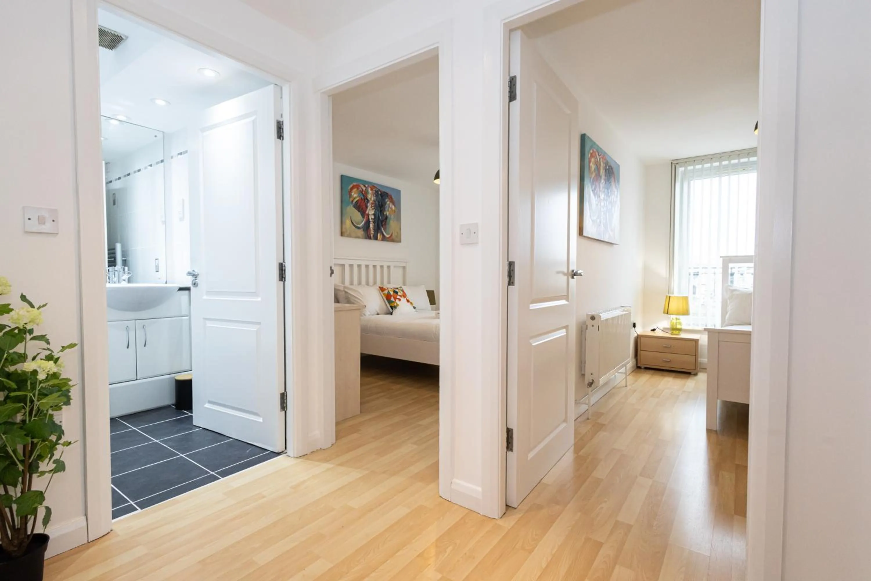 Living room, Bed in Withington Apartments