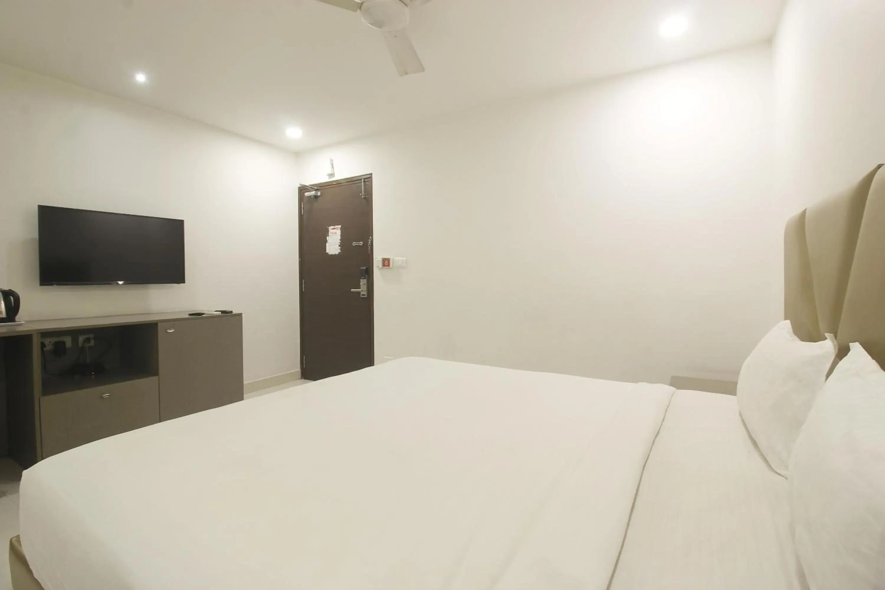 Bedroom, Bed in Hotel SSR GRAND Bedroom, Bed in Hotel SSR GRAND