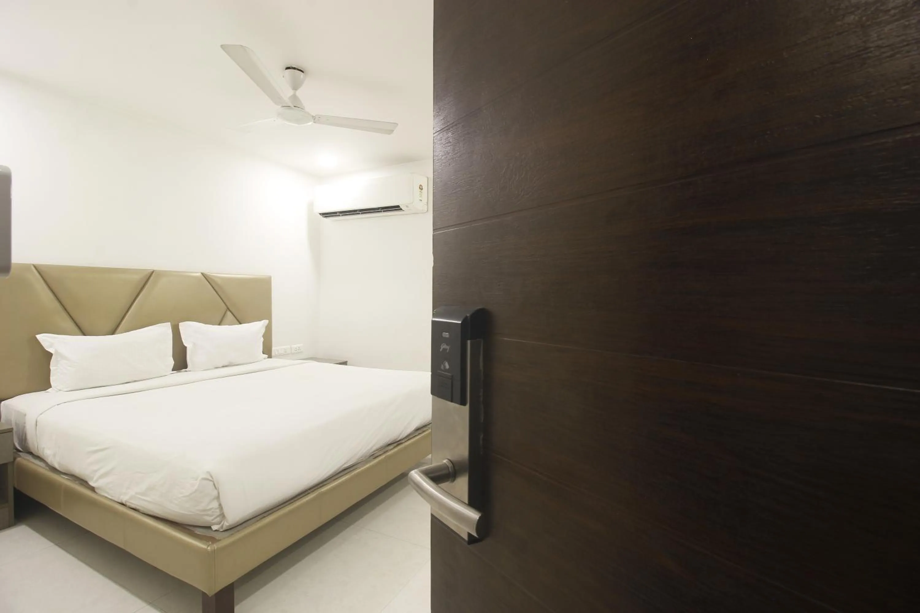 Bedroom, Bed in Hotel SSR GRAND