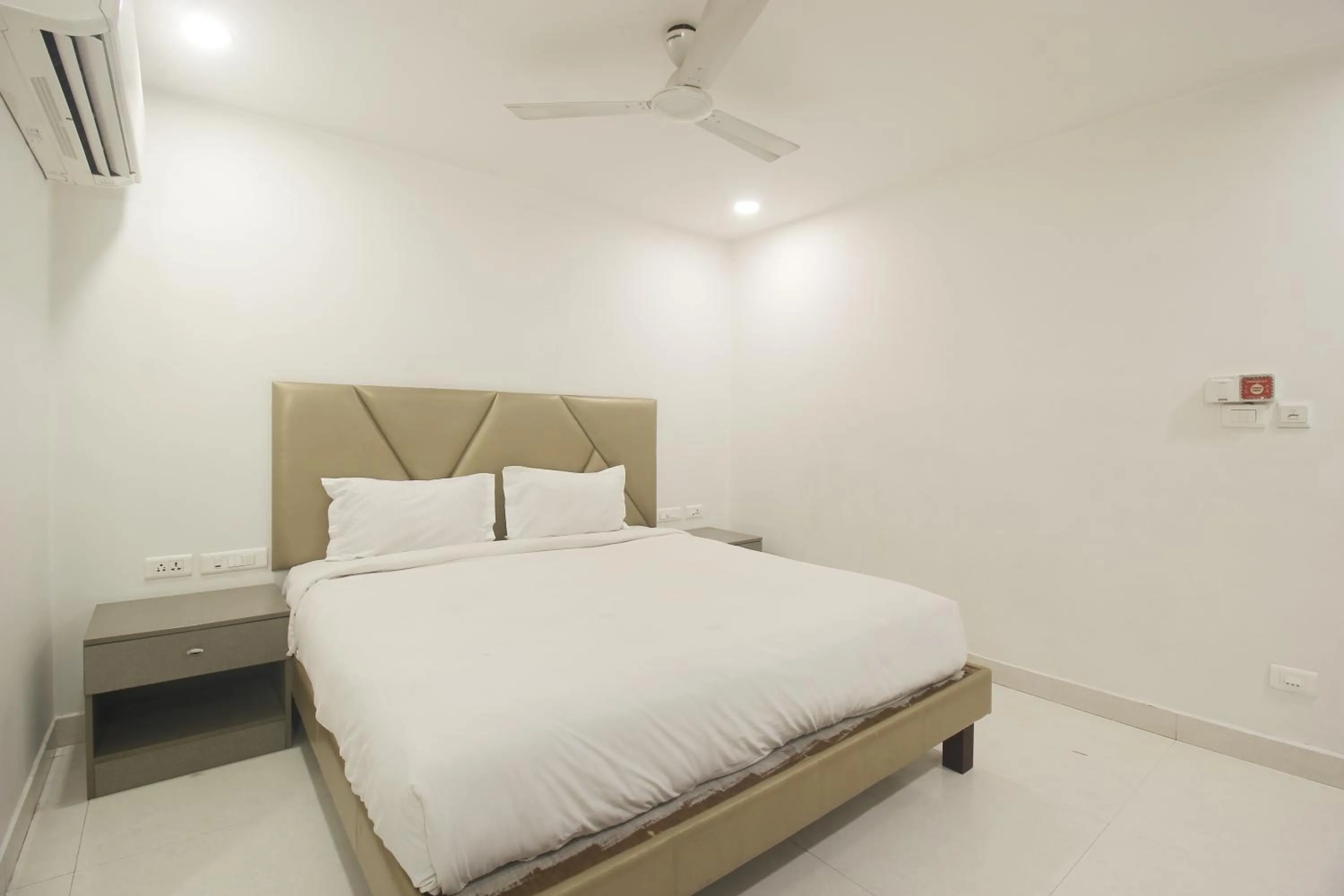 Bedroom, Bed in Hotel SSR GRAND