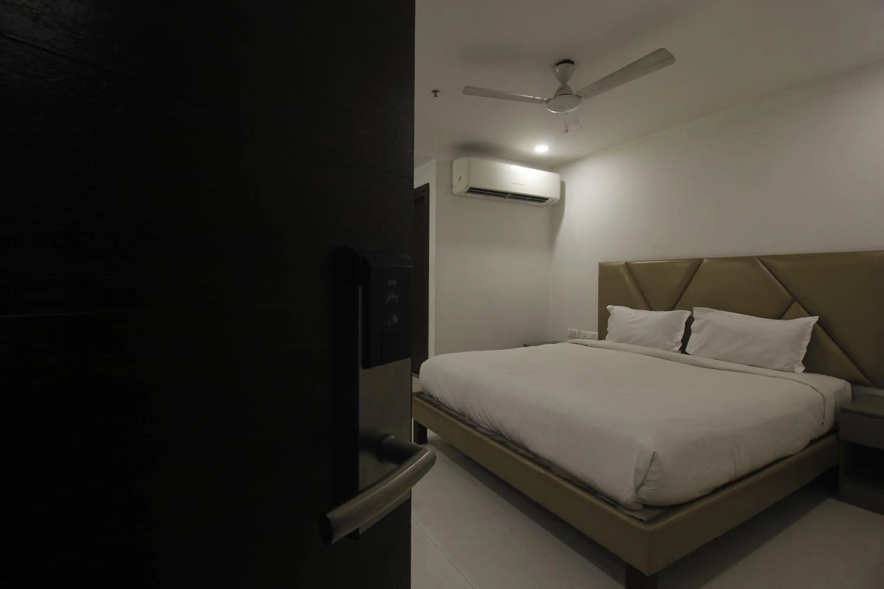 Bedroom, Bed in Hotel SSR GRAND
