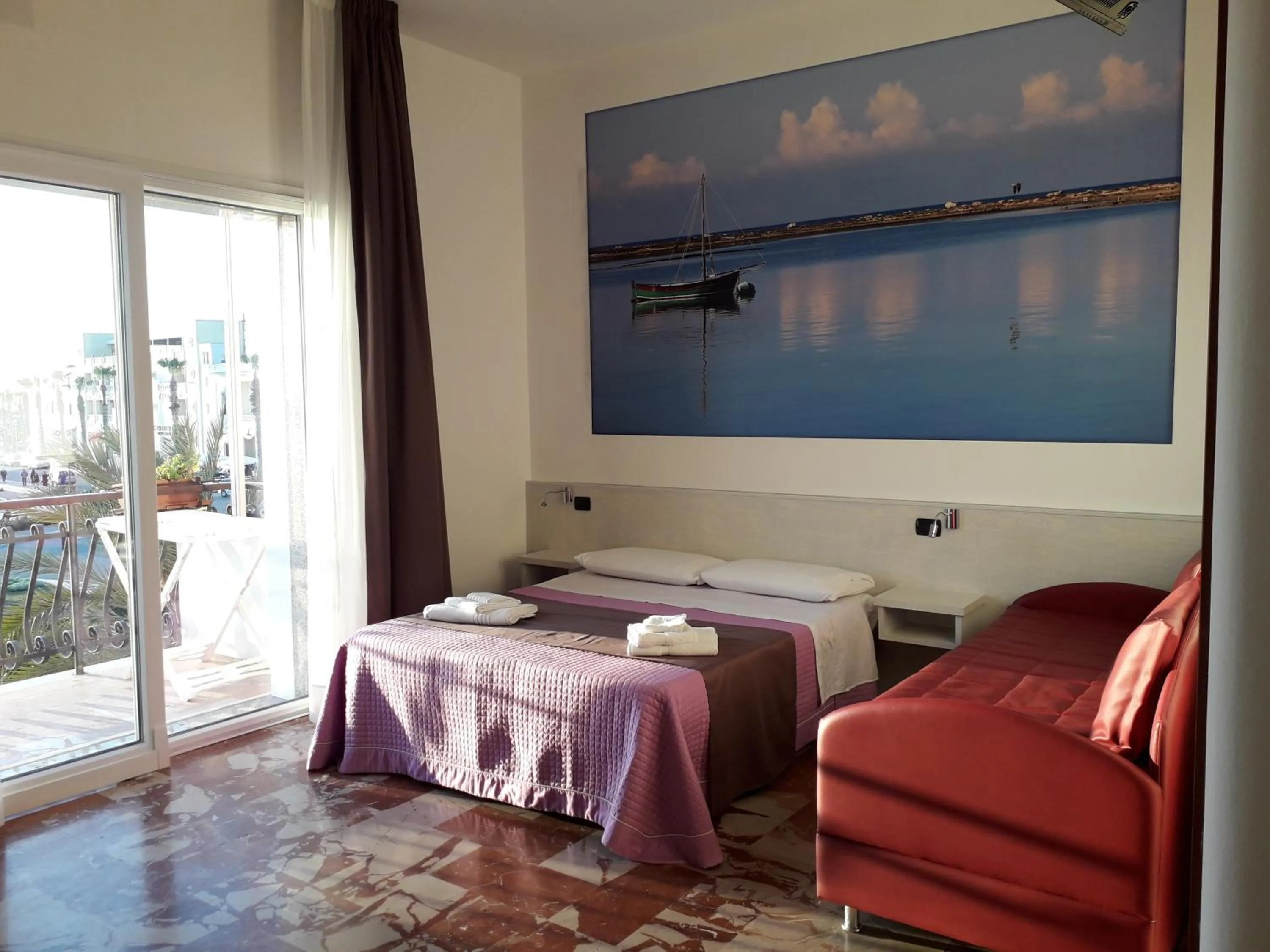 Photo of the whole room, Bed in B&B L'Isola