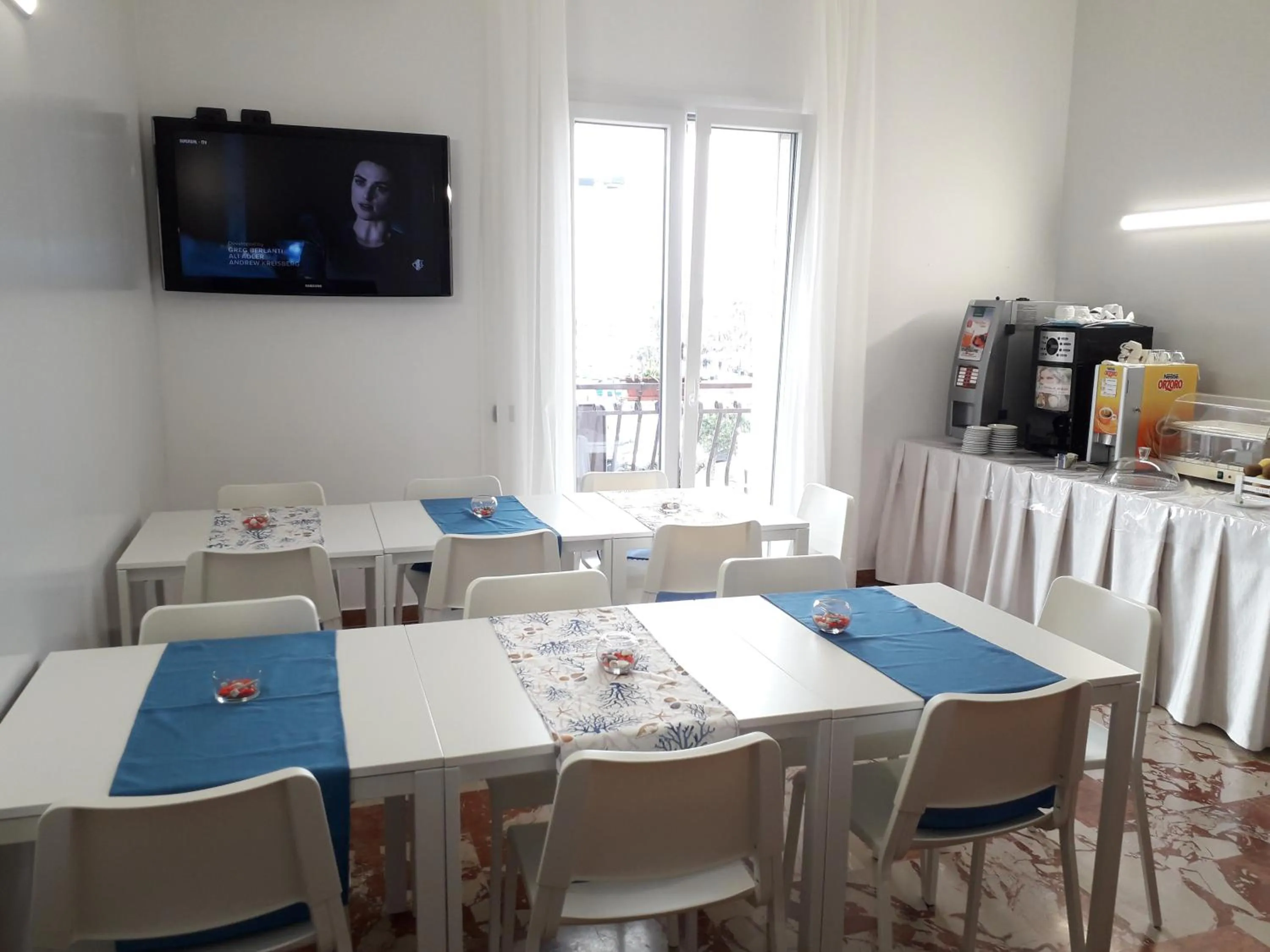 Communal lounge/ TV room in B&B L'Isola