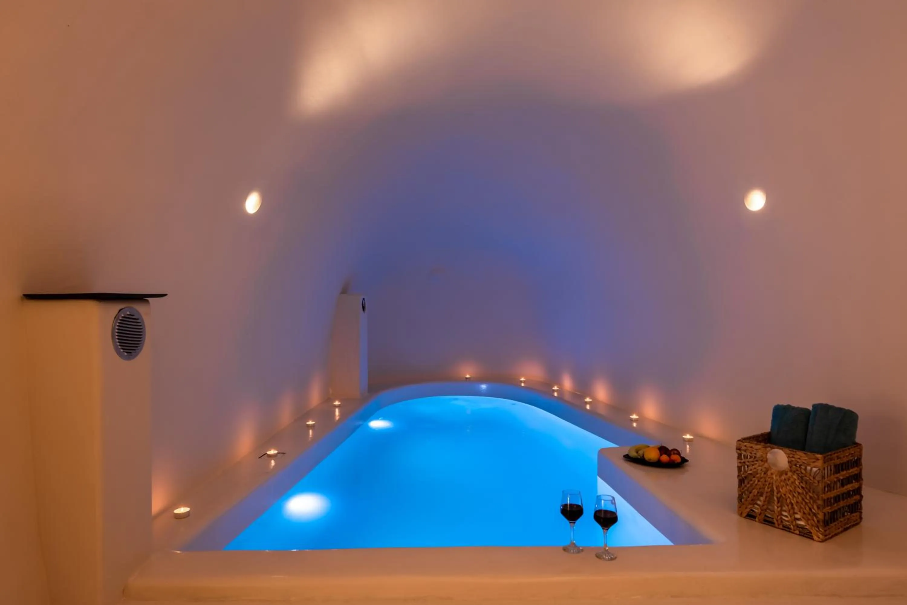 Hot Tub in Twenty One Suites