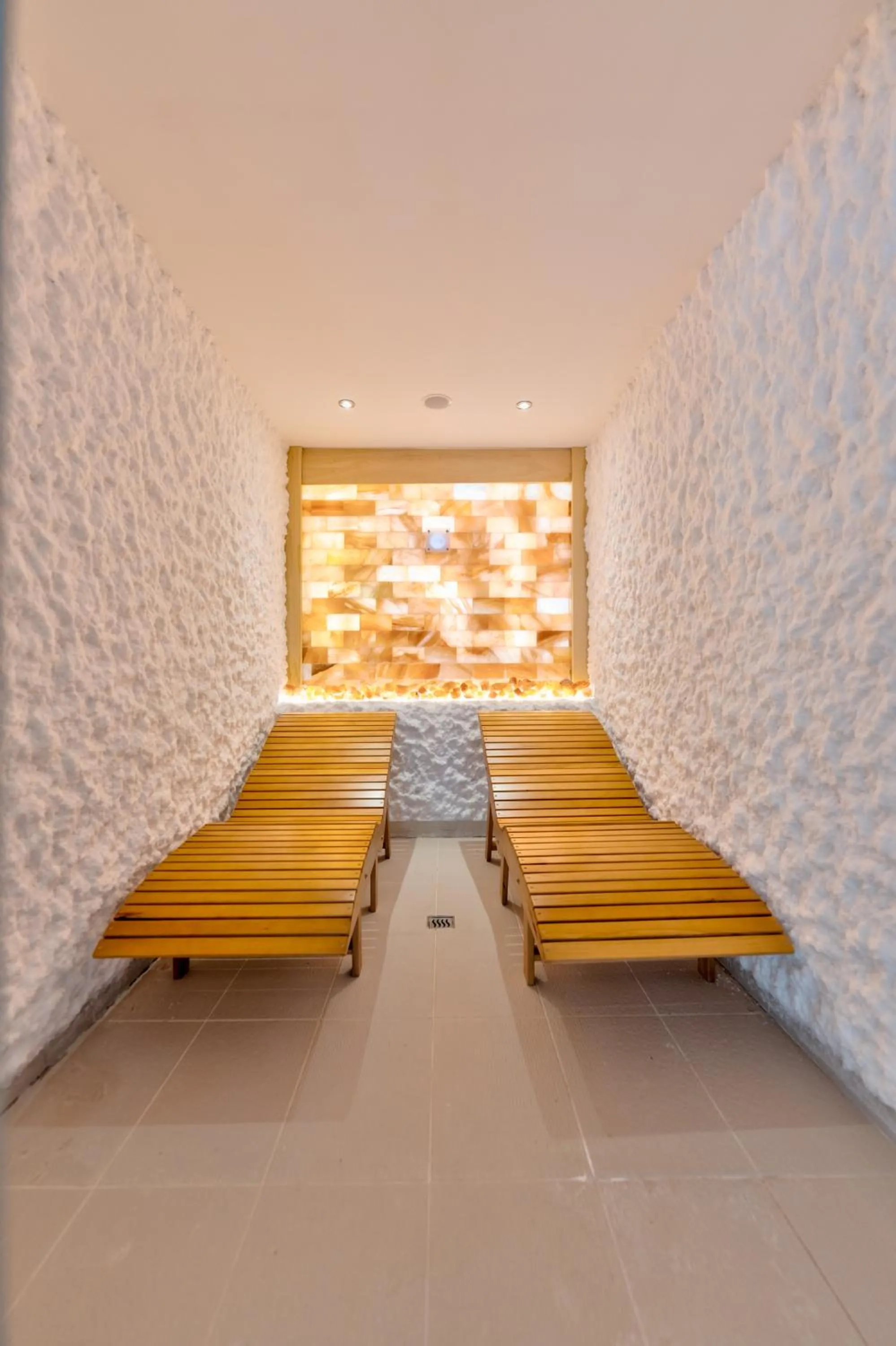 Swimming pool, Bed in Queen of Zlatibor