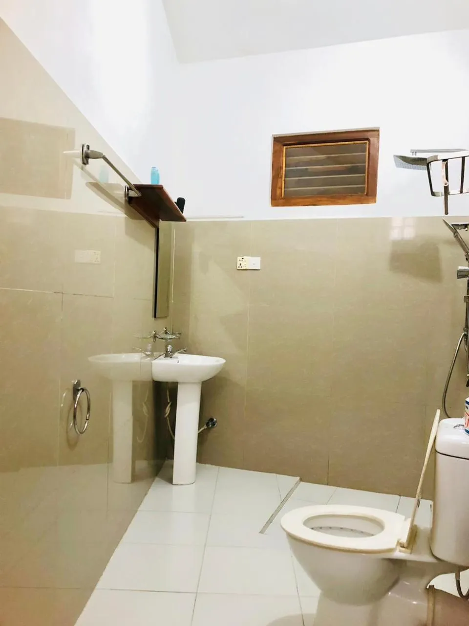 Shower in Mirissa Beach Inn