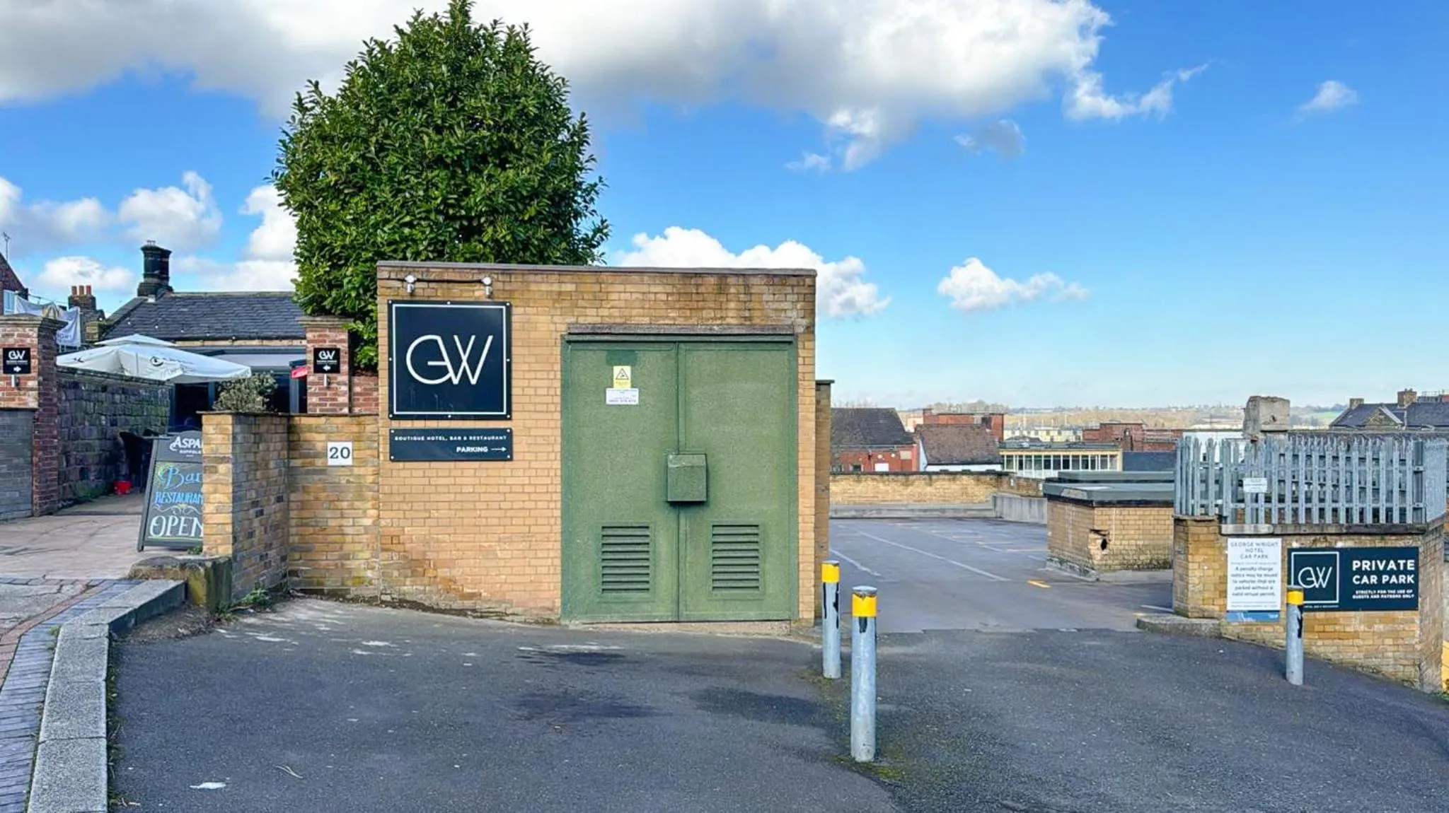 Parking in The George Wright Boutique Hotel, Bar & Restaurant