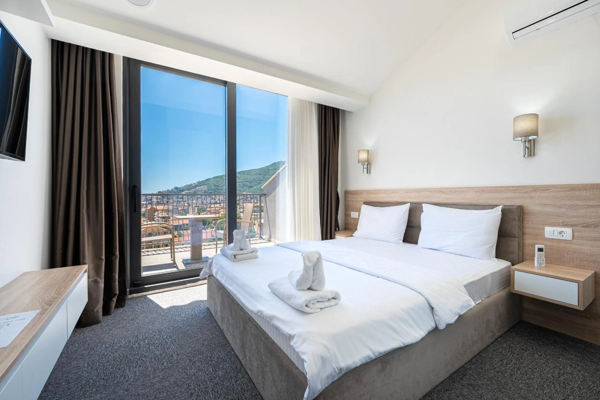 Bed in Rooftop Apartments & Rooms