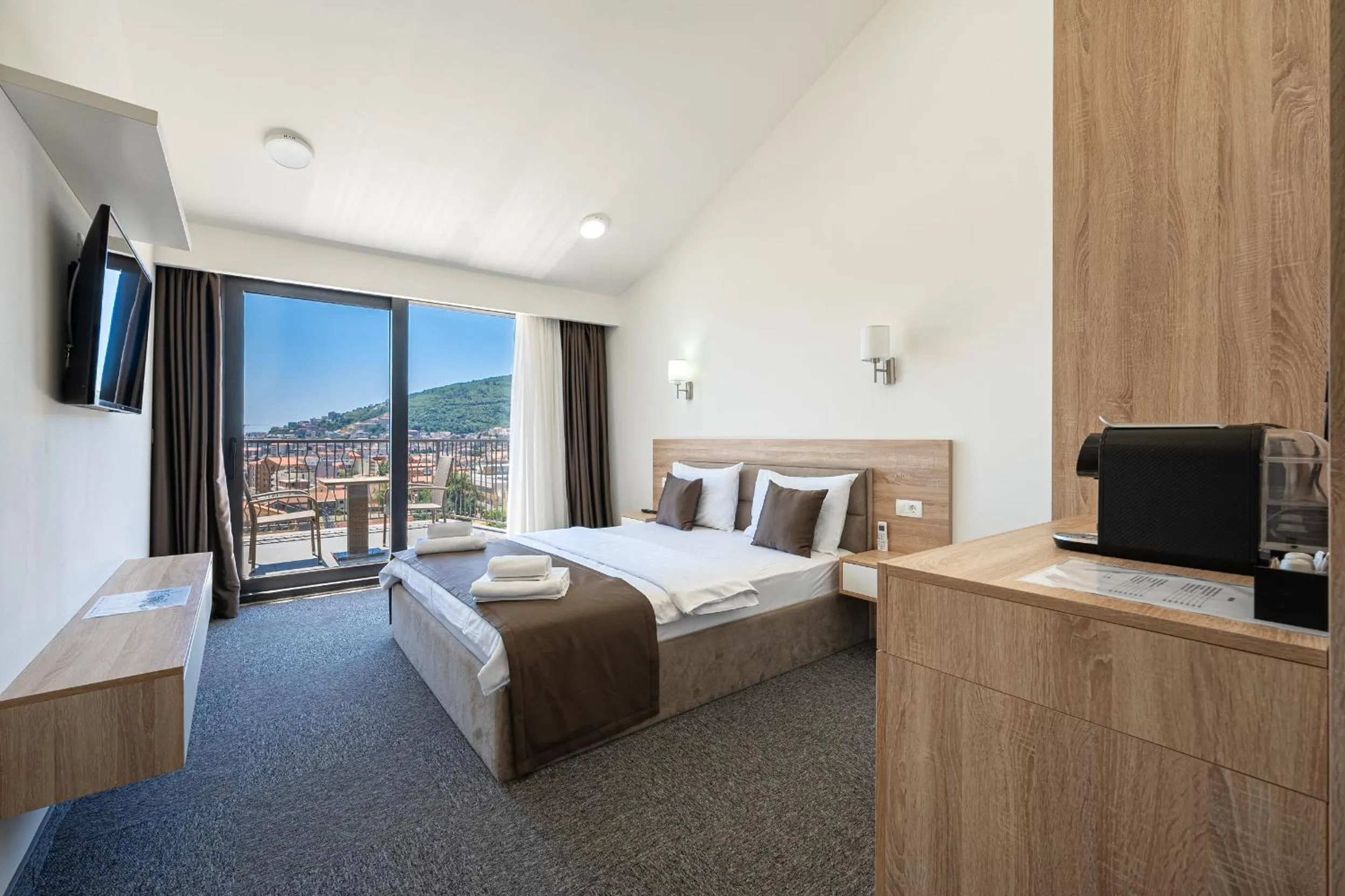 TV and multimedia, Bed in Rooftop Apartments & Rooms