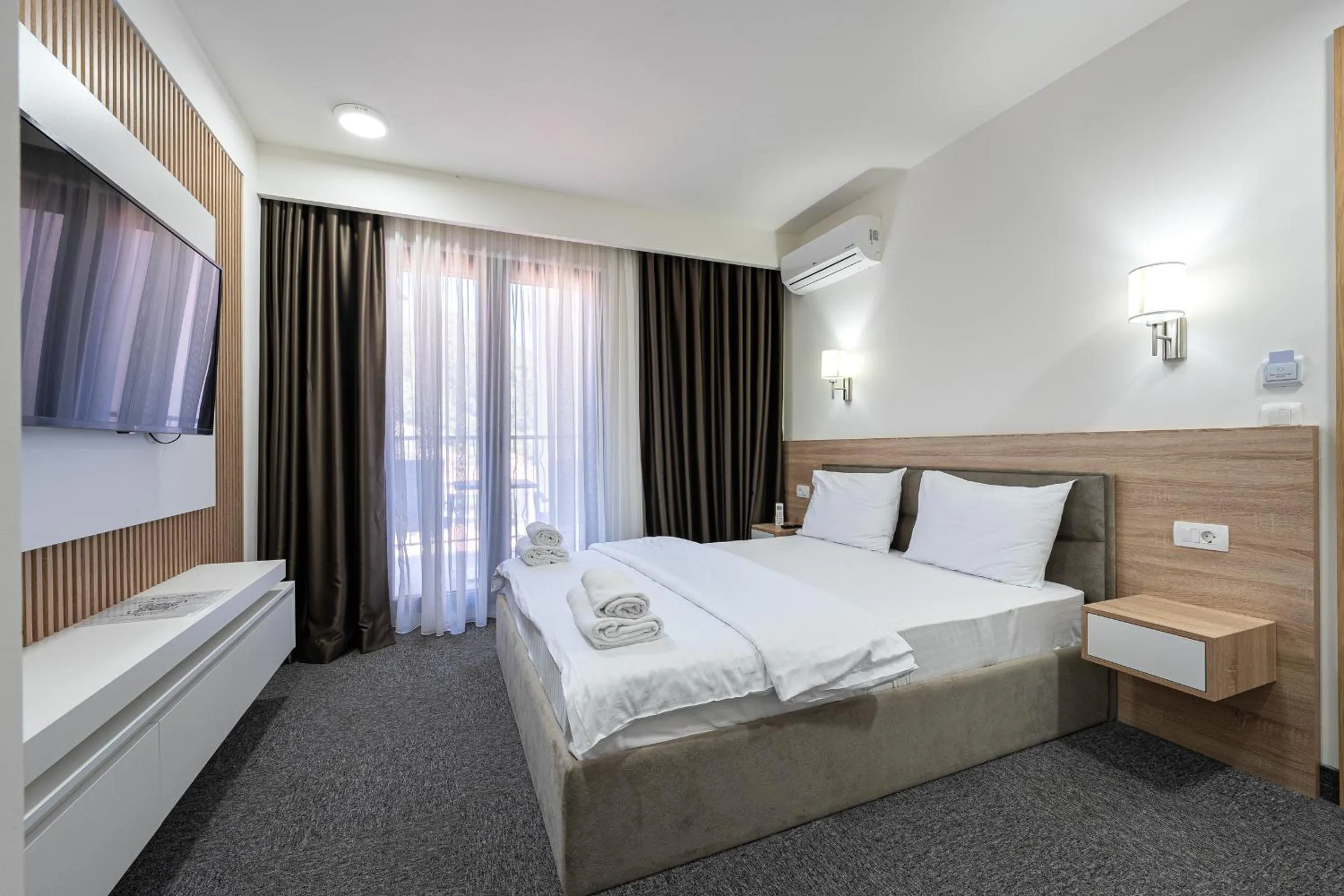 Bed in Rooftop Apartments & Rooms
