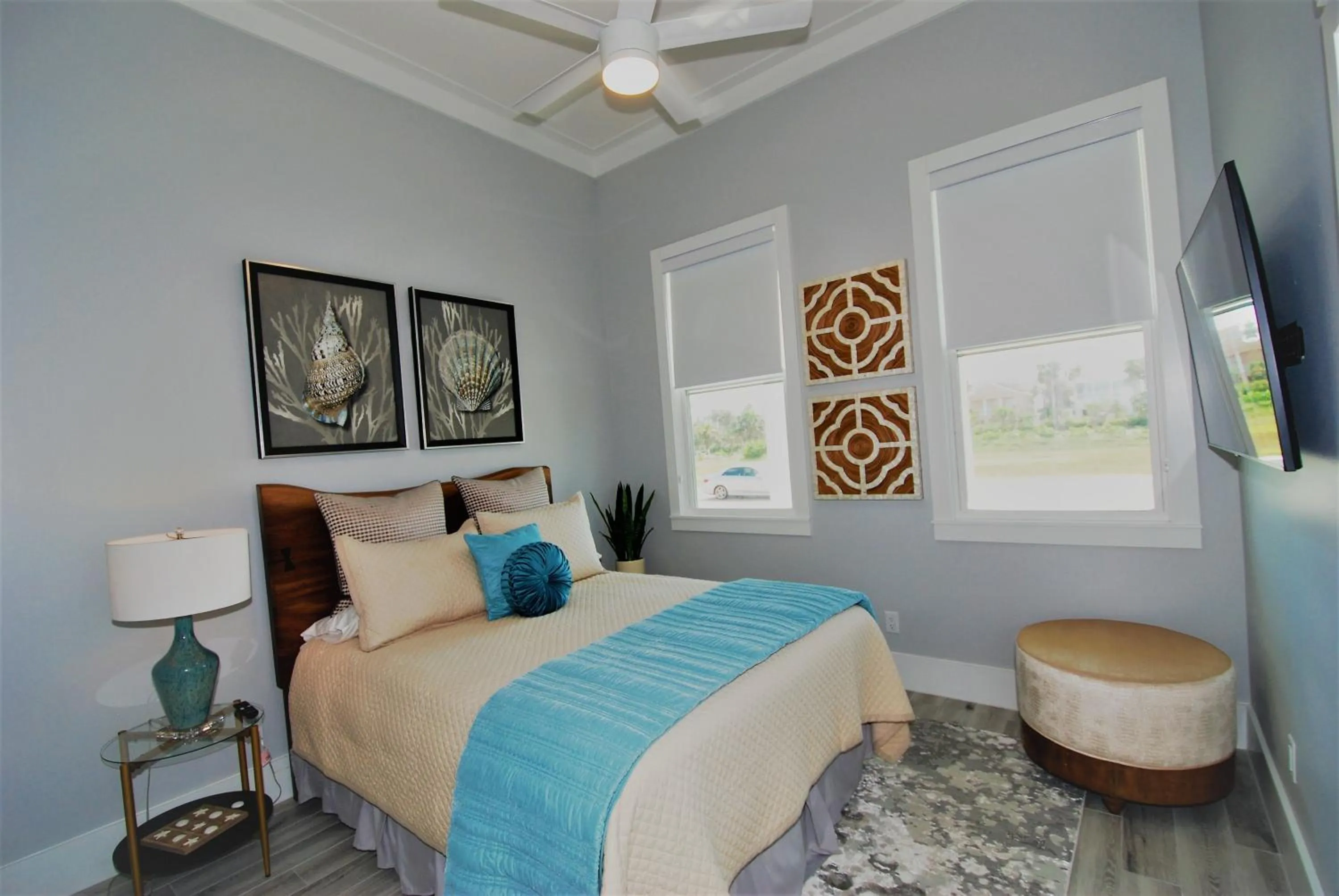 Bedroom, Bed in Seaglass Cottage - Private home at The Shores home