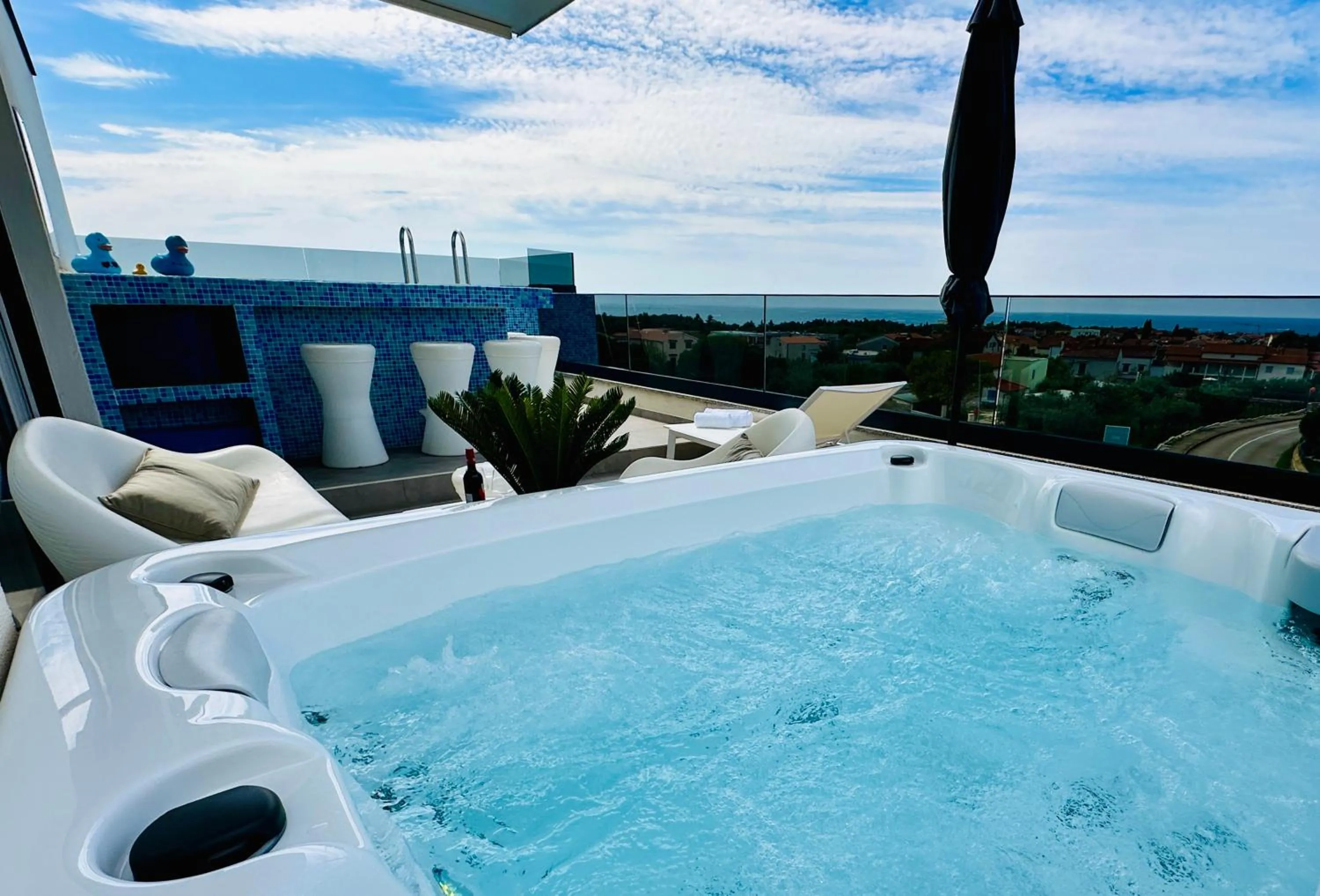 Penthouse Blue Horizon- a luxury penthouse with infinity pool, hot tub, sauna and sea views!