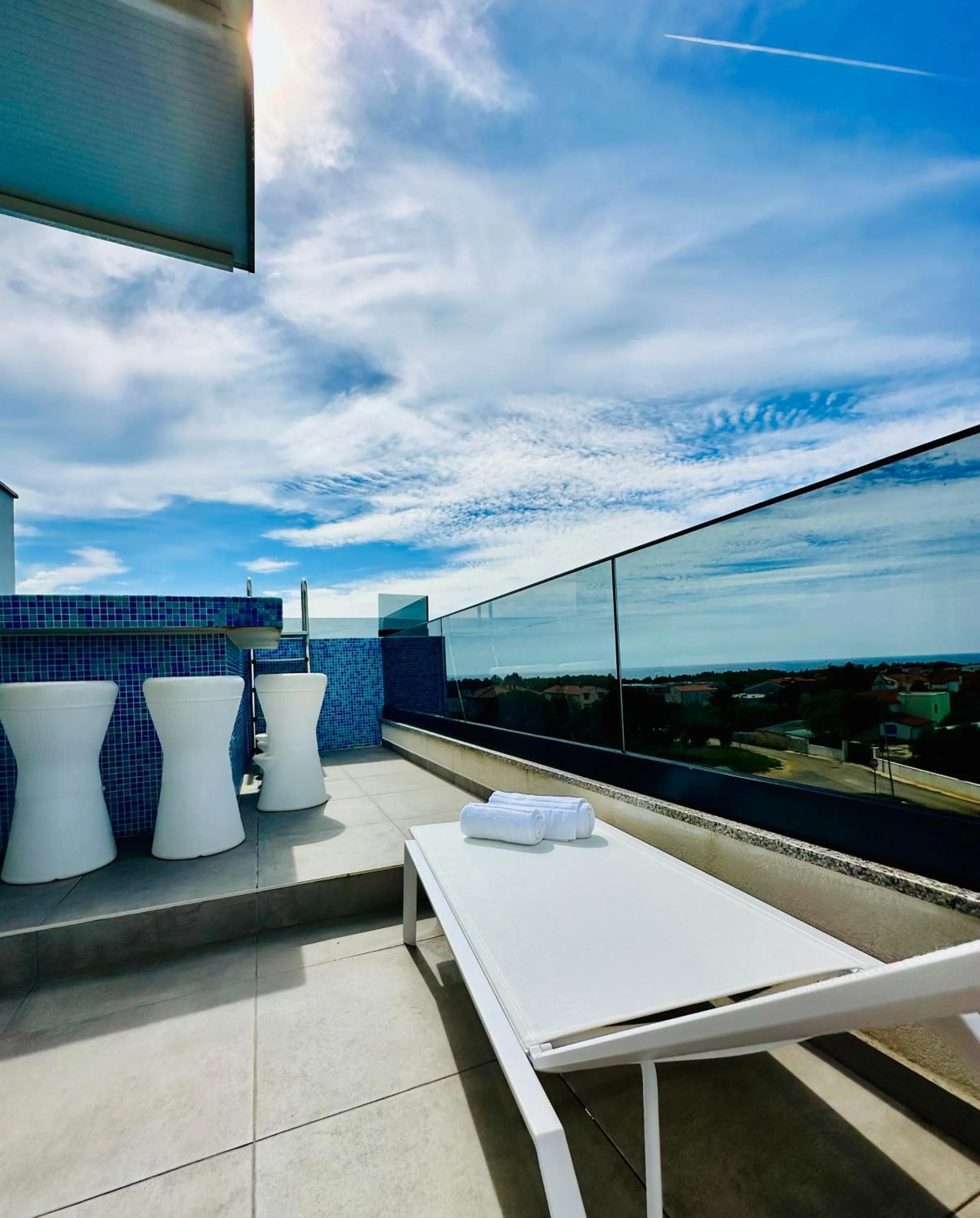 Penthouse Blue Horizon- a luxury penthouse with infinity pool, hot tub, sauna and sea views!