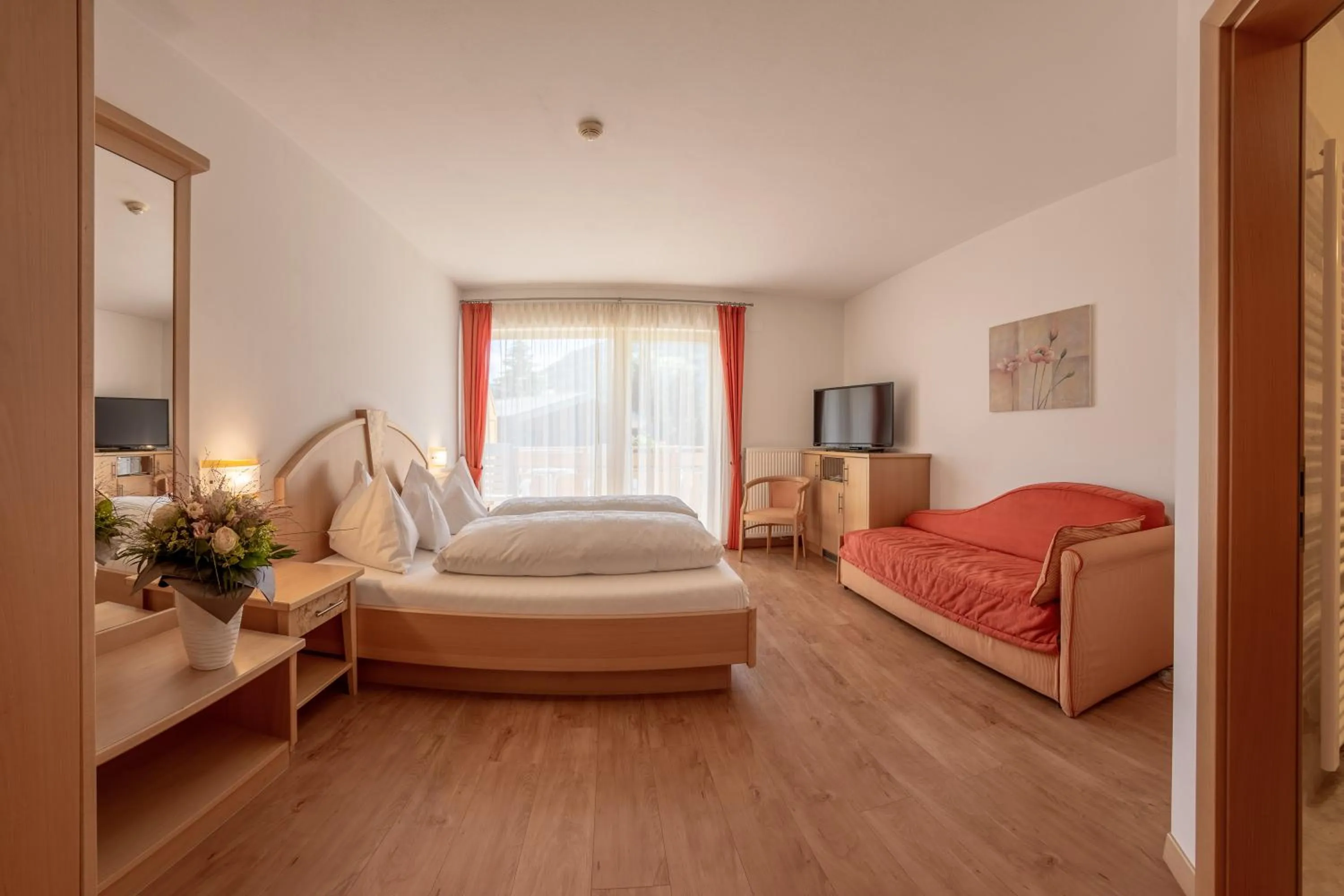 Photo of the whole room, Bed in Garni Hotel Am Meilenstein