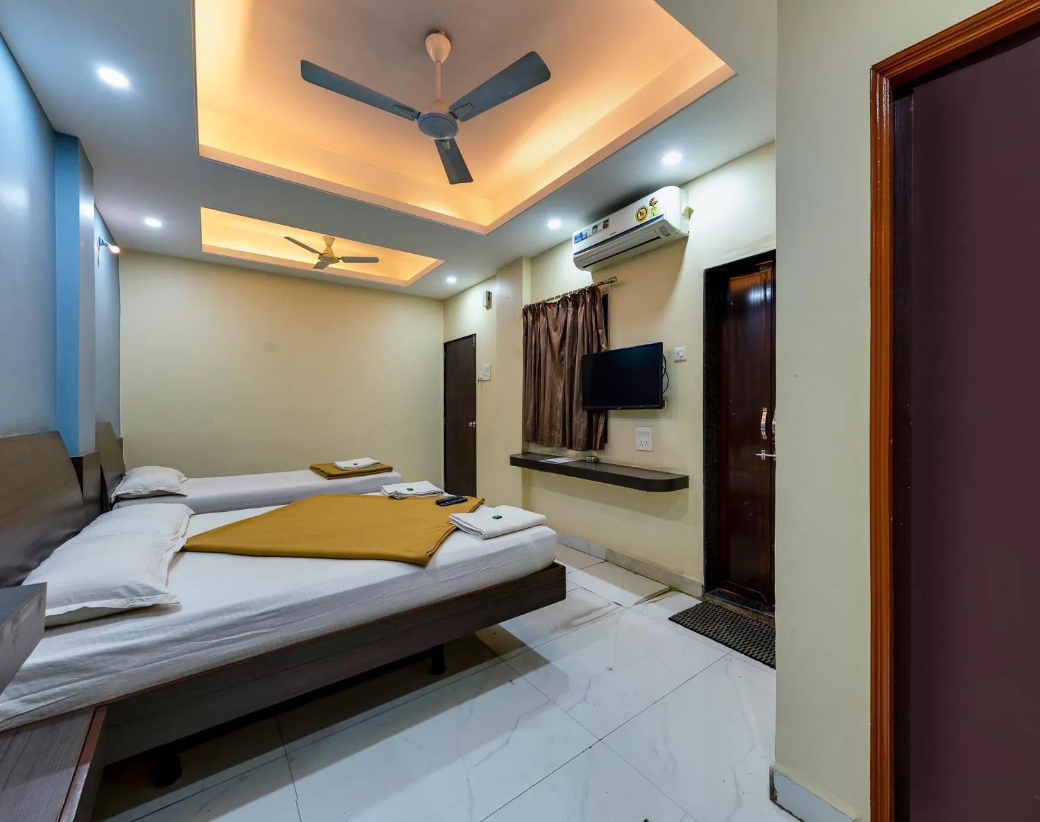 Bed in Hotel RadhaKrishna-Couple Friendly