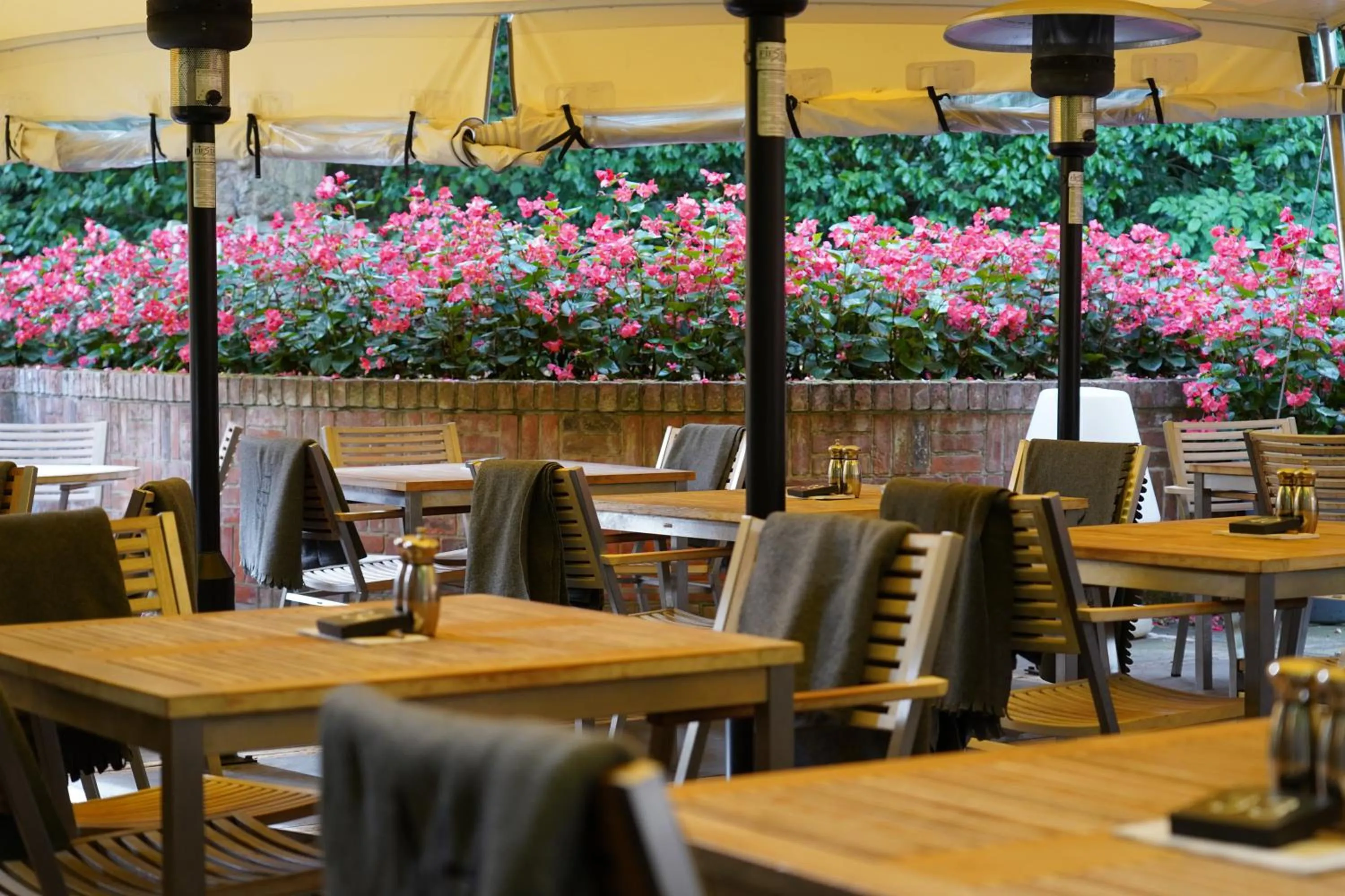 Restaurant/places to eat in Milsoms