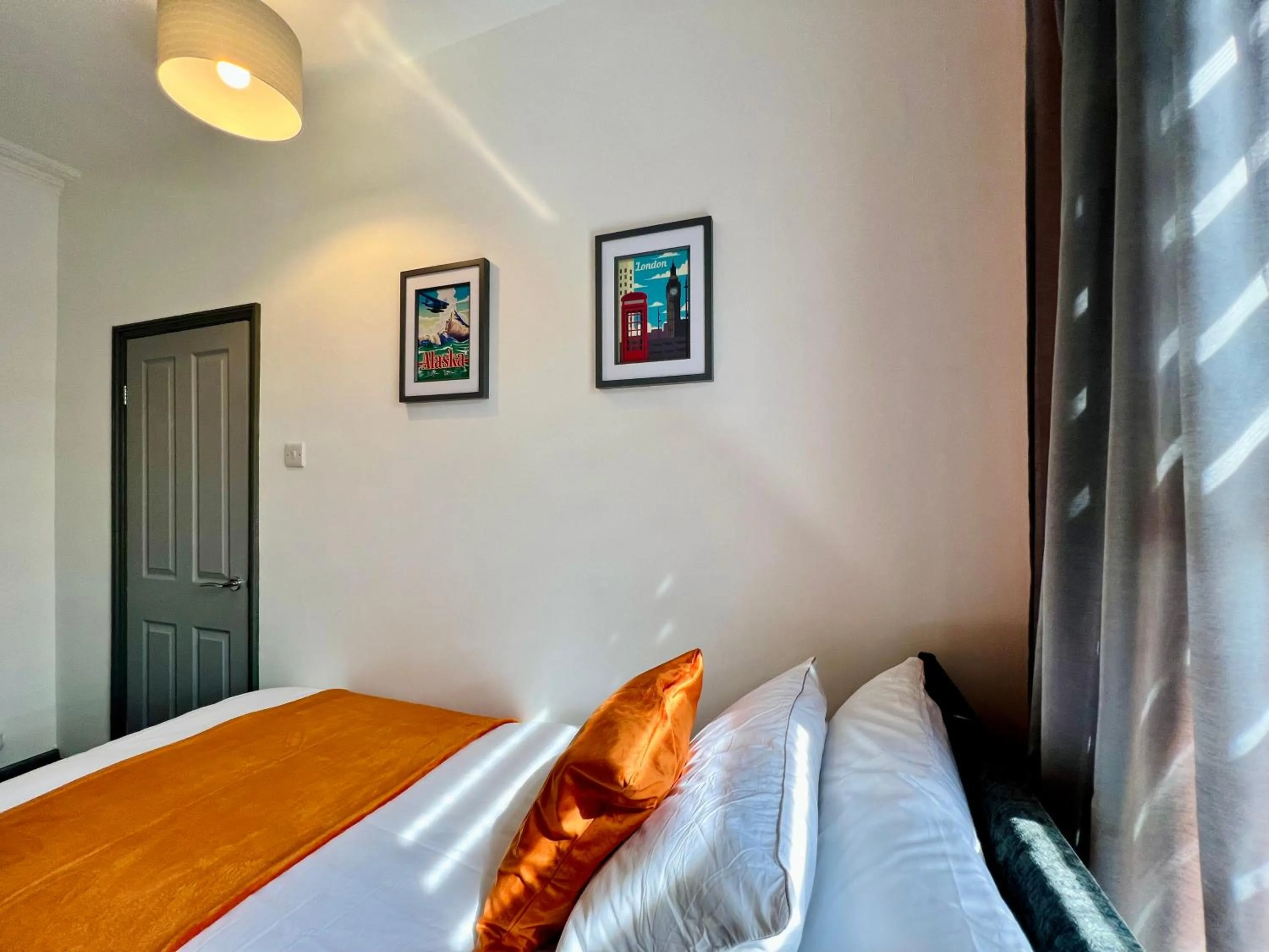 Decorative detail, Bed in Birkin House - Great for Contractors or Family Holidays