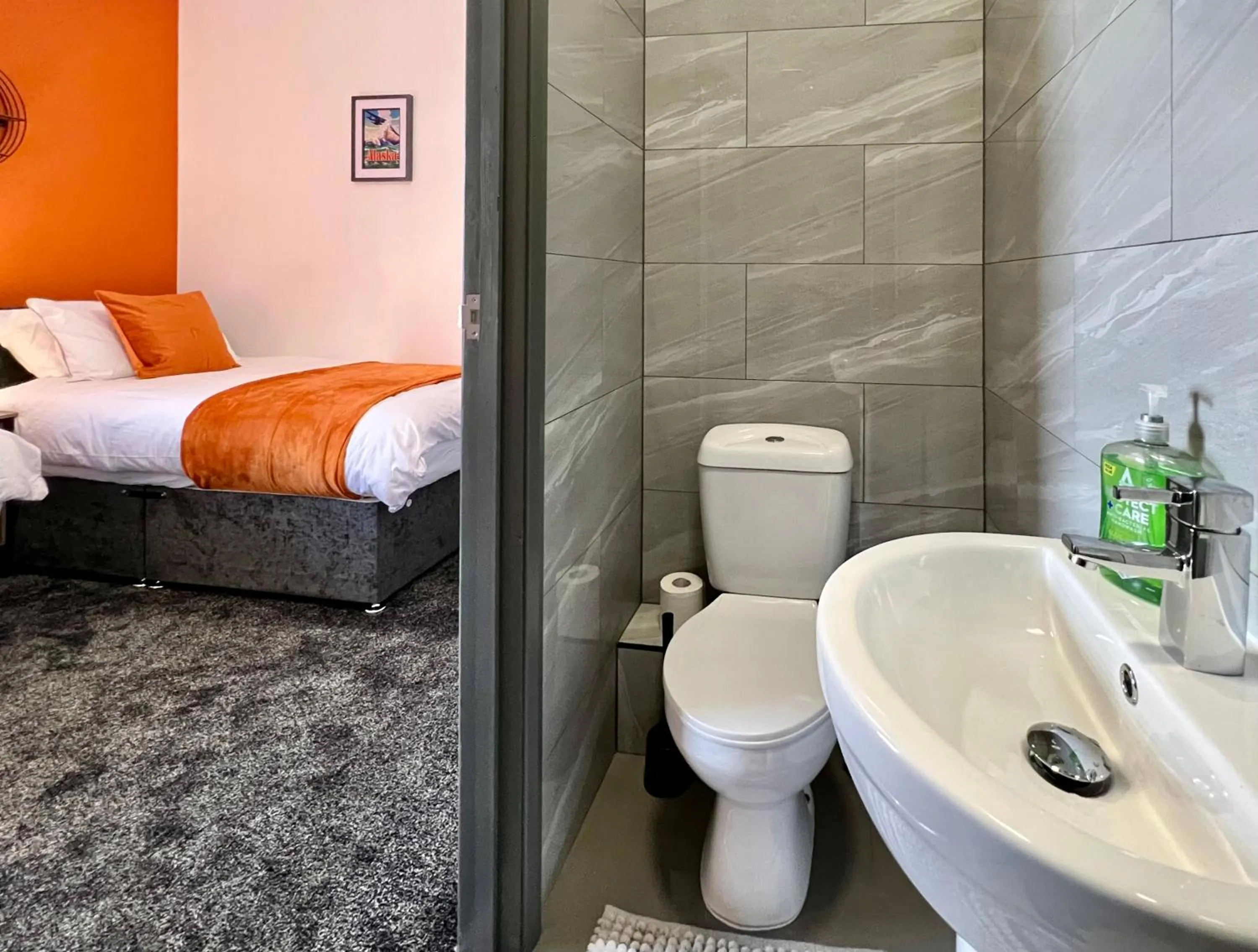 Toilet, Bed in Birkin House - Great for Contractors or Family Holidays