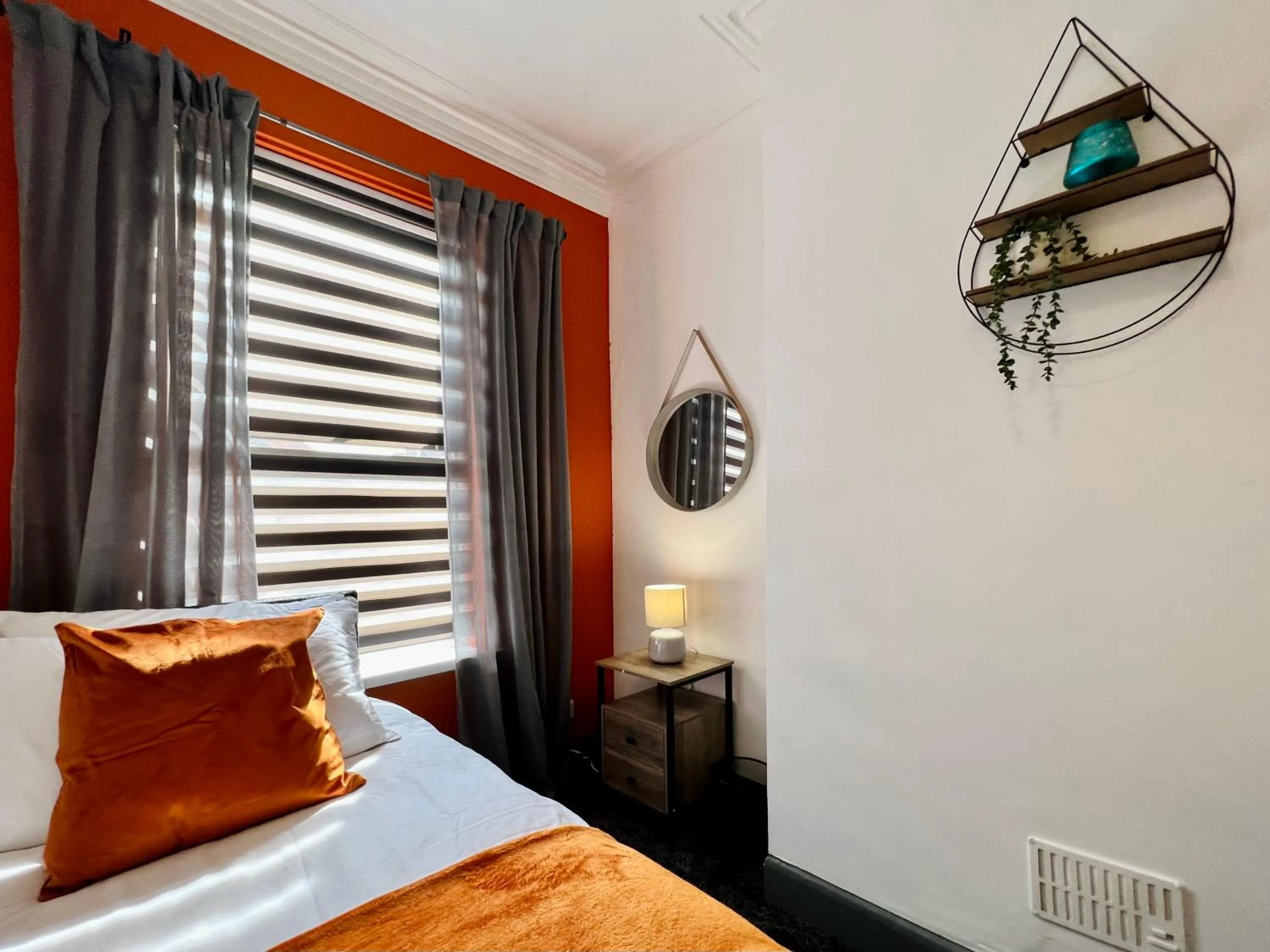 Bedroom, Bed in Birkin House - Great for Contractors or Family Holidays