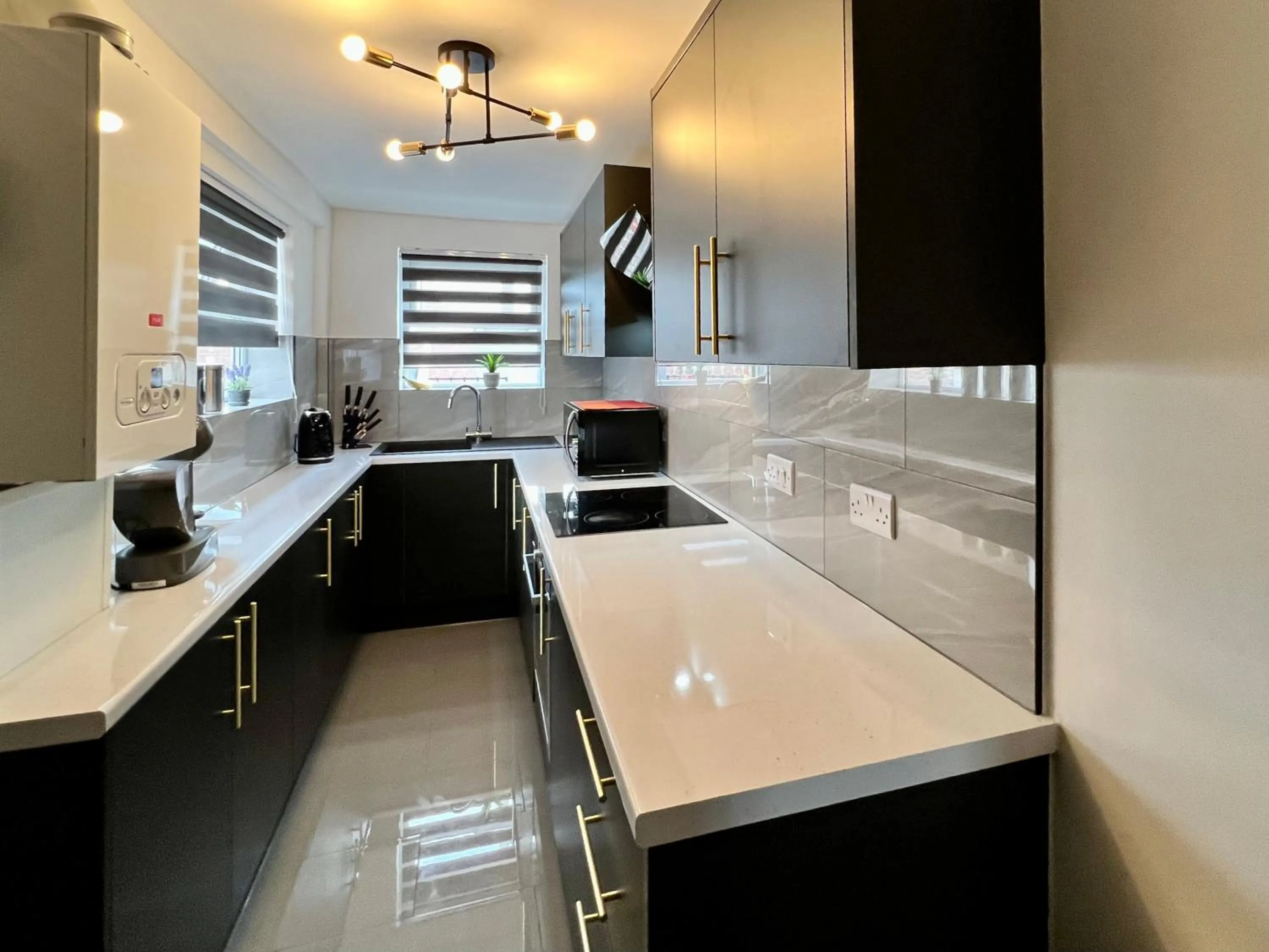 Kitchen or kitchenette, Bed in Birkin House - Great for Contractors or Family Holidays