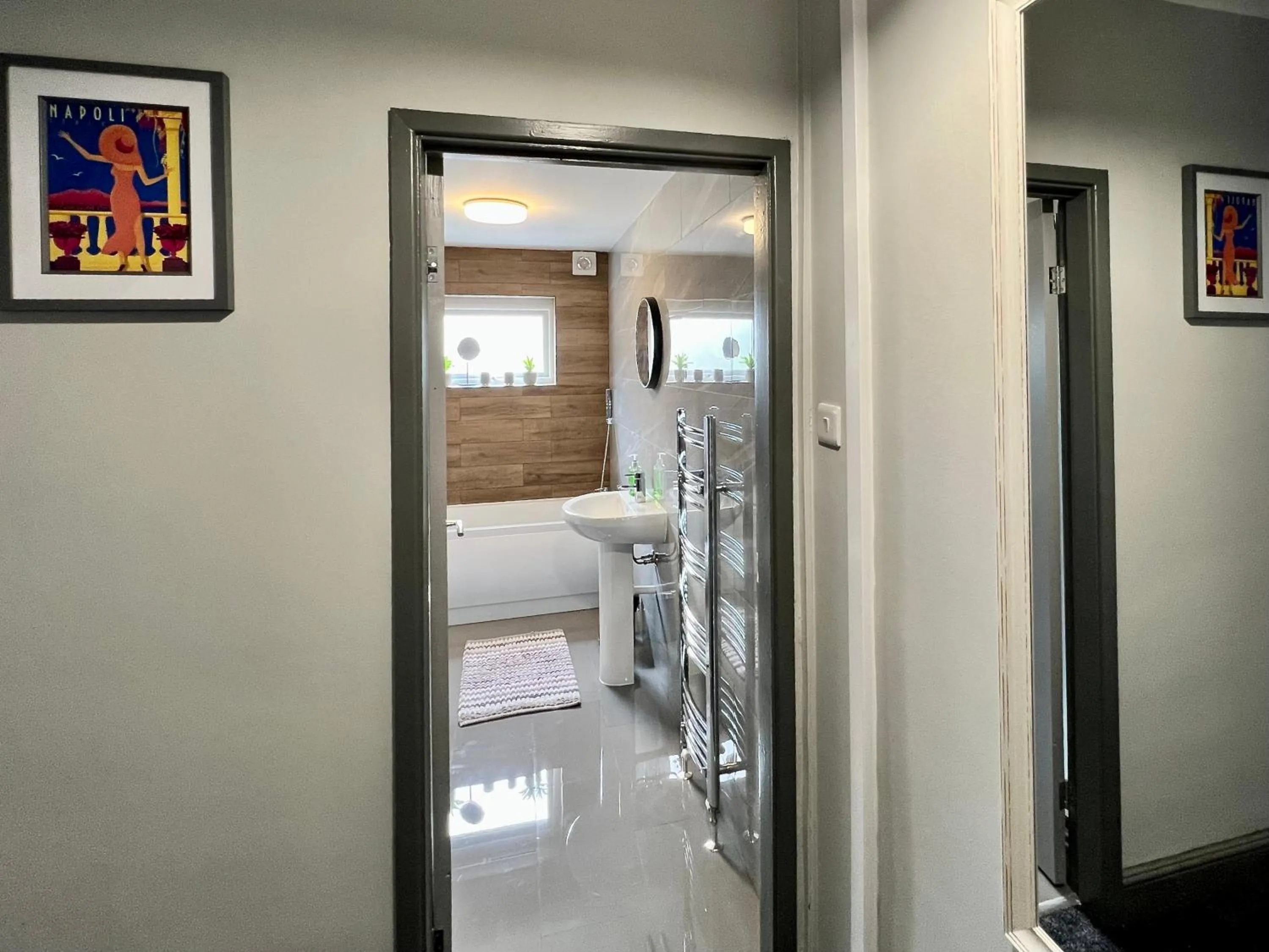 Bathroom in Birkin House - Great for Contractors or Family Holidays