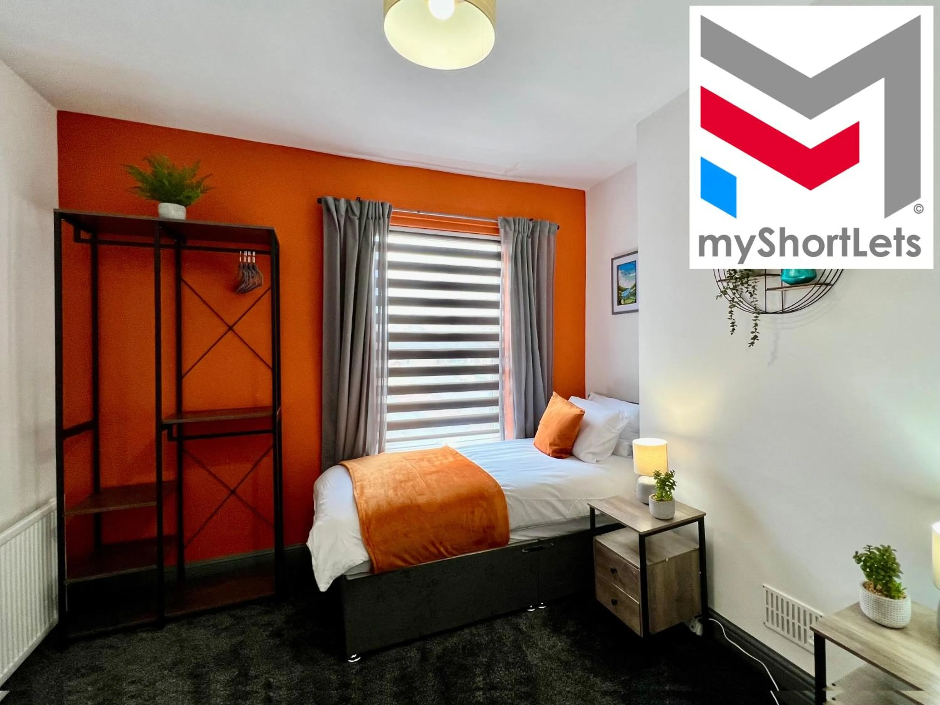Bedroom, Bed in Birkin House - Great for Contractors or Family Holidays