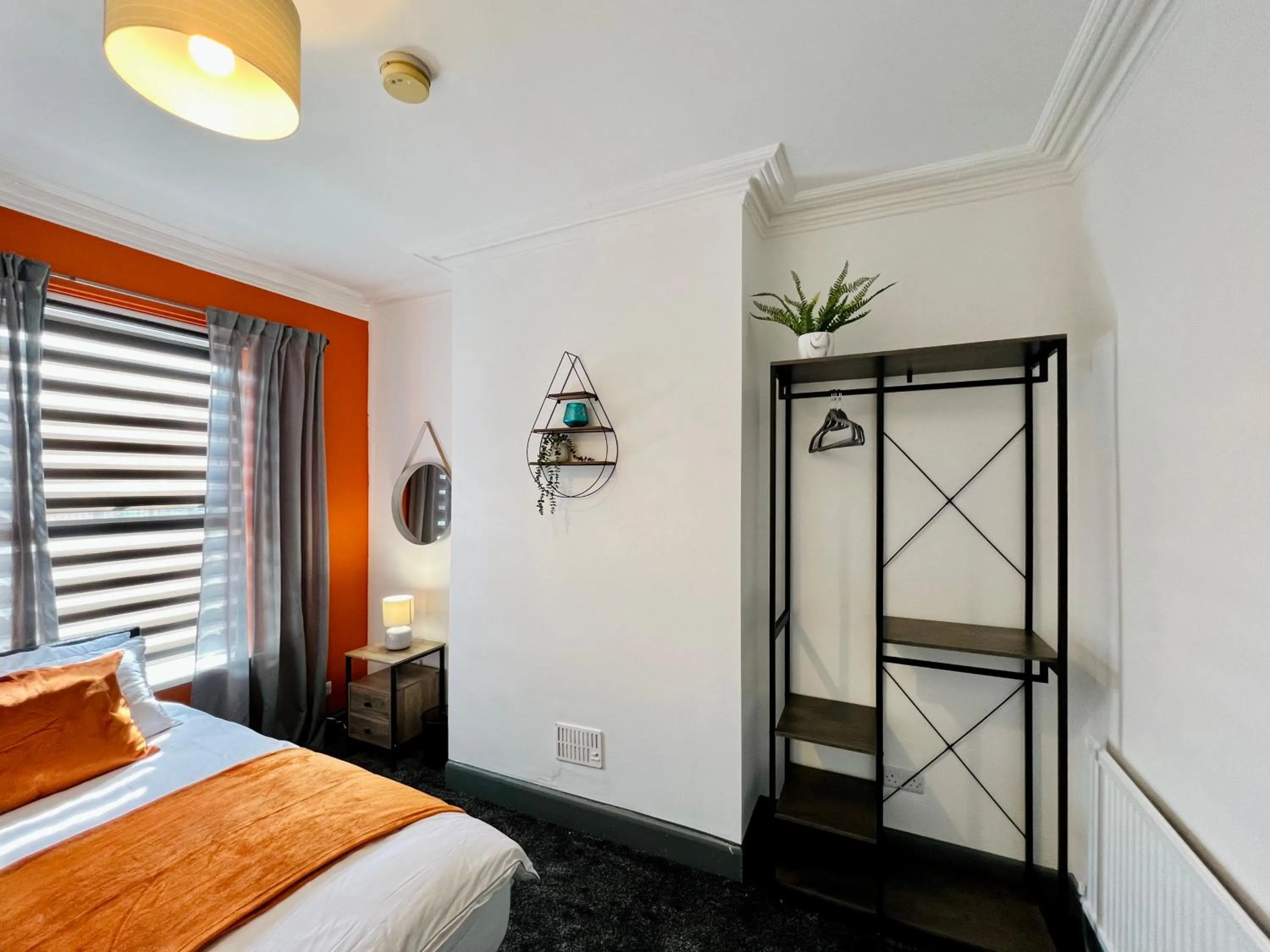 Bedroom, Bed in Birkin House - Great for Contractors or Family Holidays