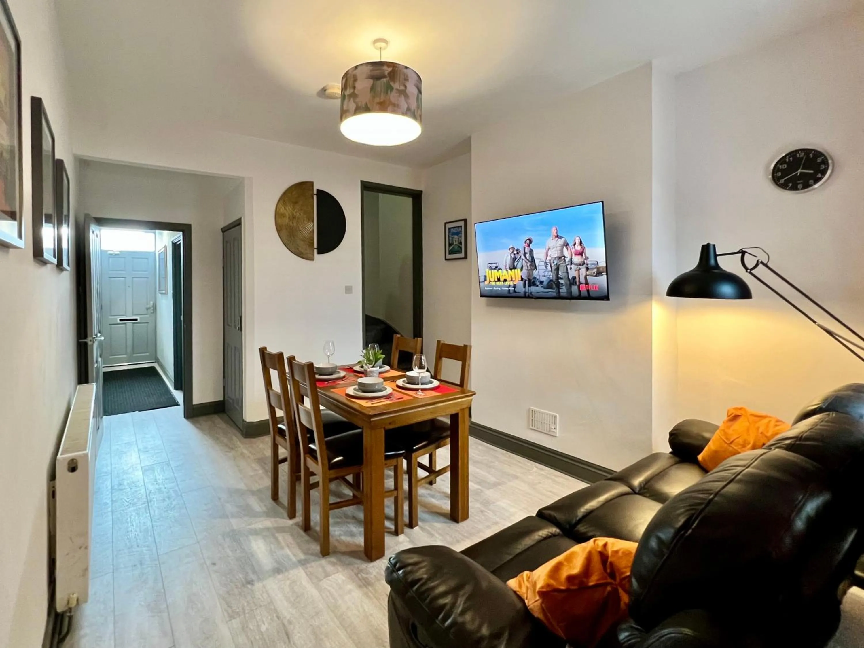 Communal lounge/ TV room in Birkin House - Great for Contractors or Family Holidays