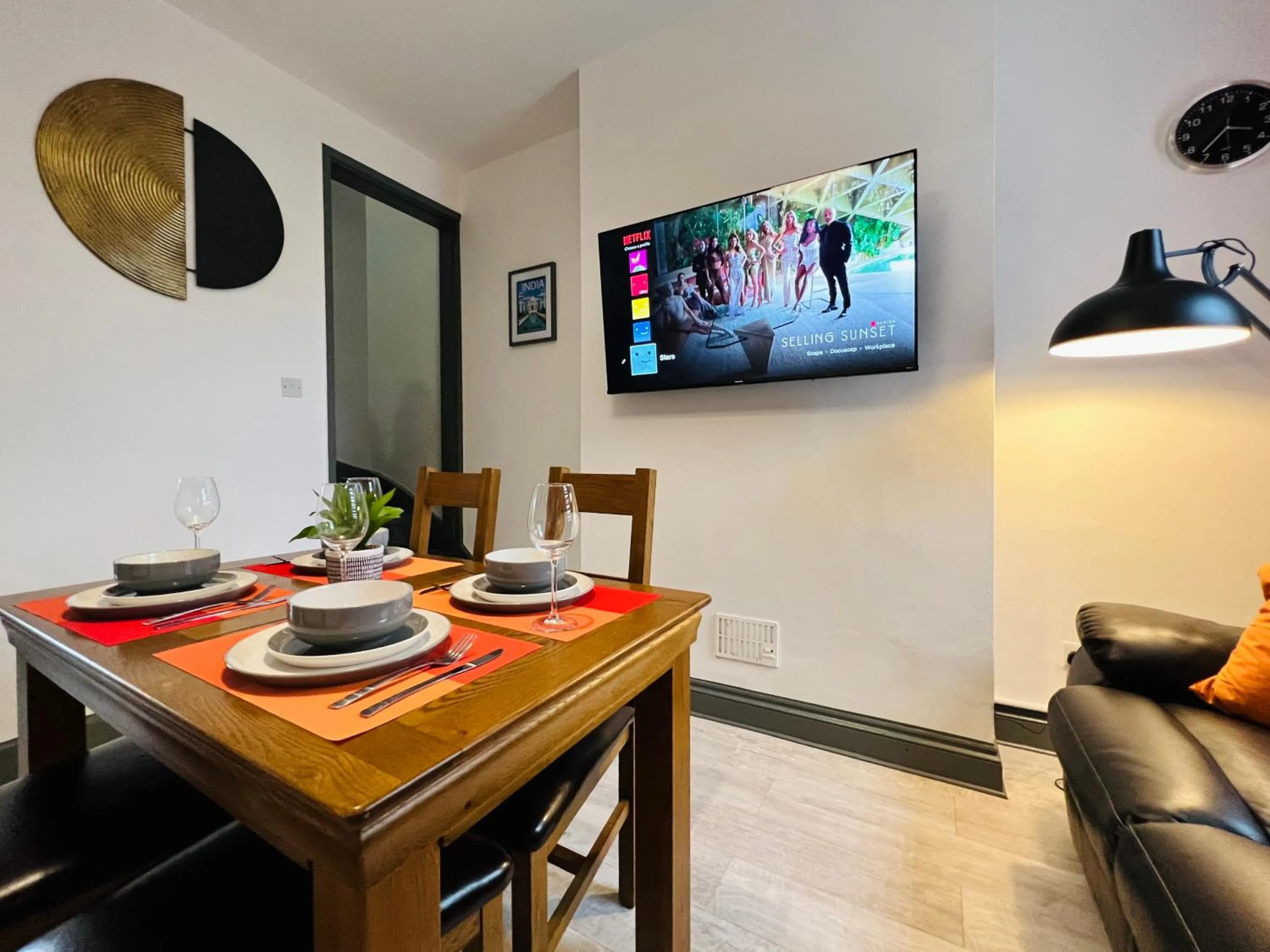 Communal lounge/ TV room in Birkin House - Great for Contractors or Family Holidays