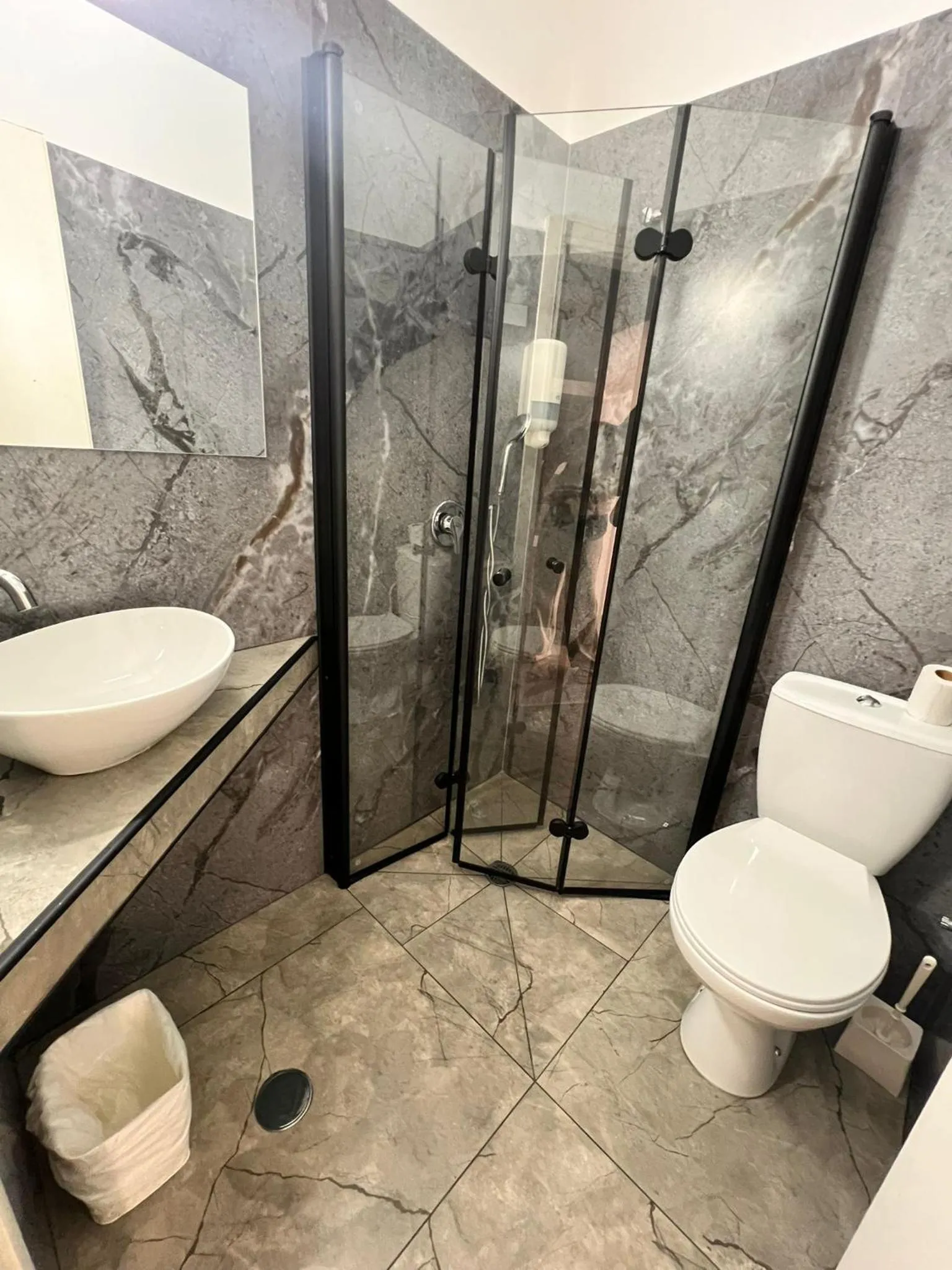 Shower in Elis Boutique Hotel