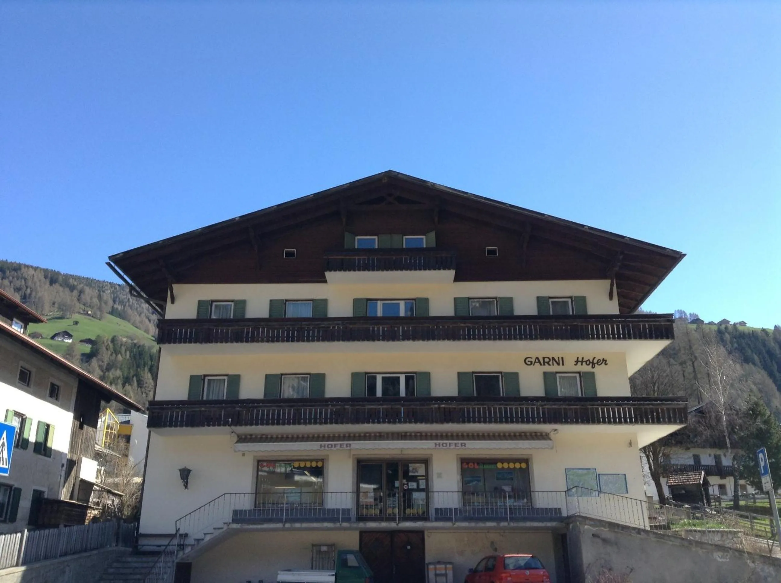 Property building in Garni Hofer