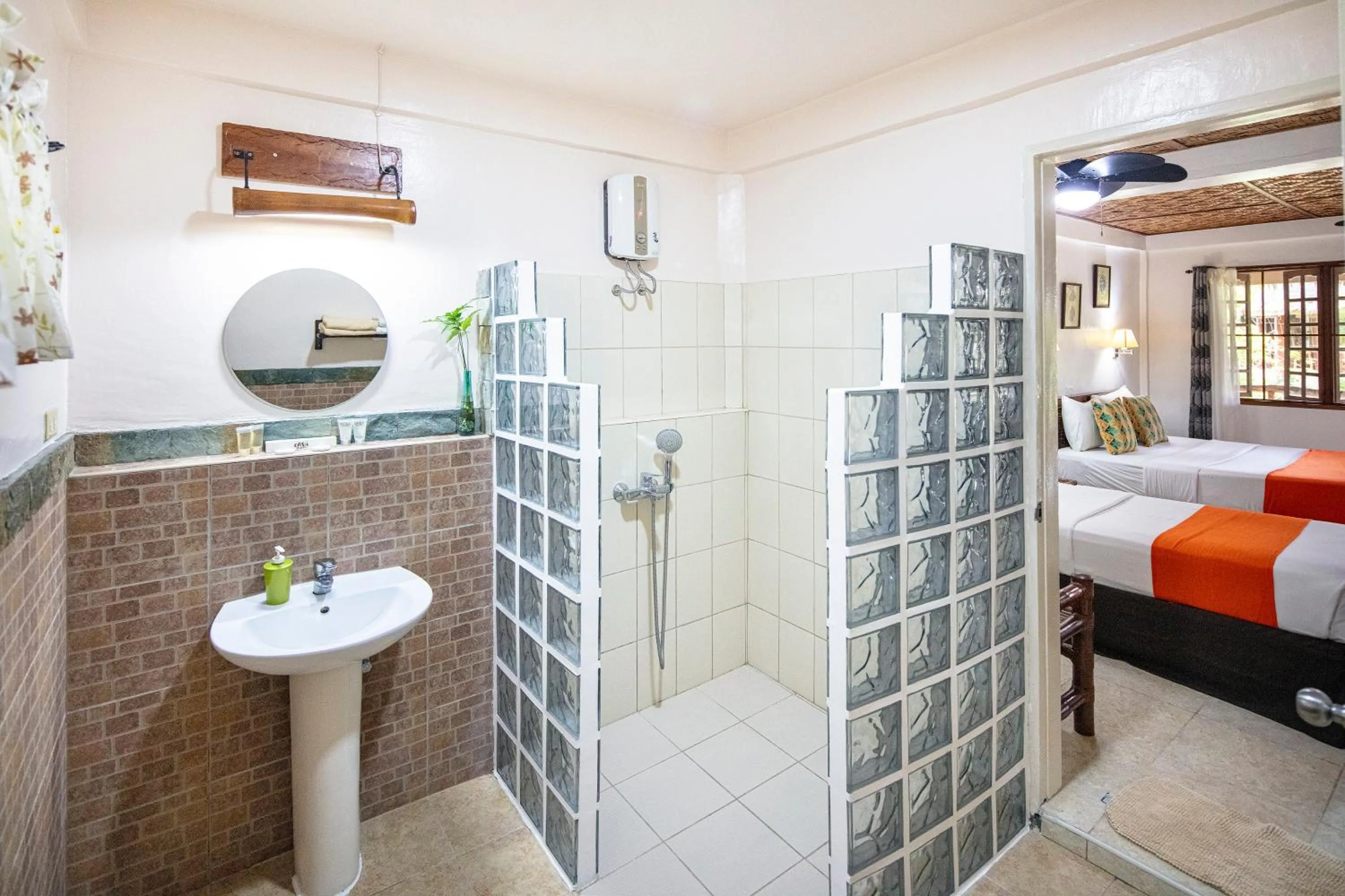 Bathroom, Bed in Oasis Resort