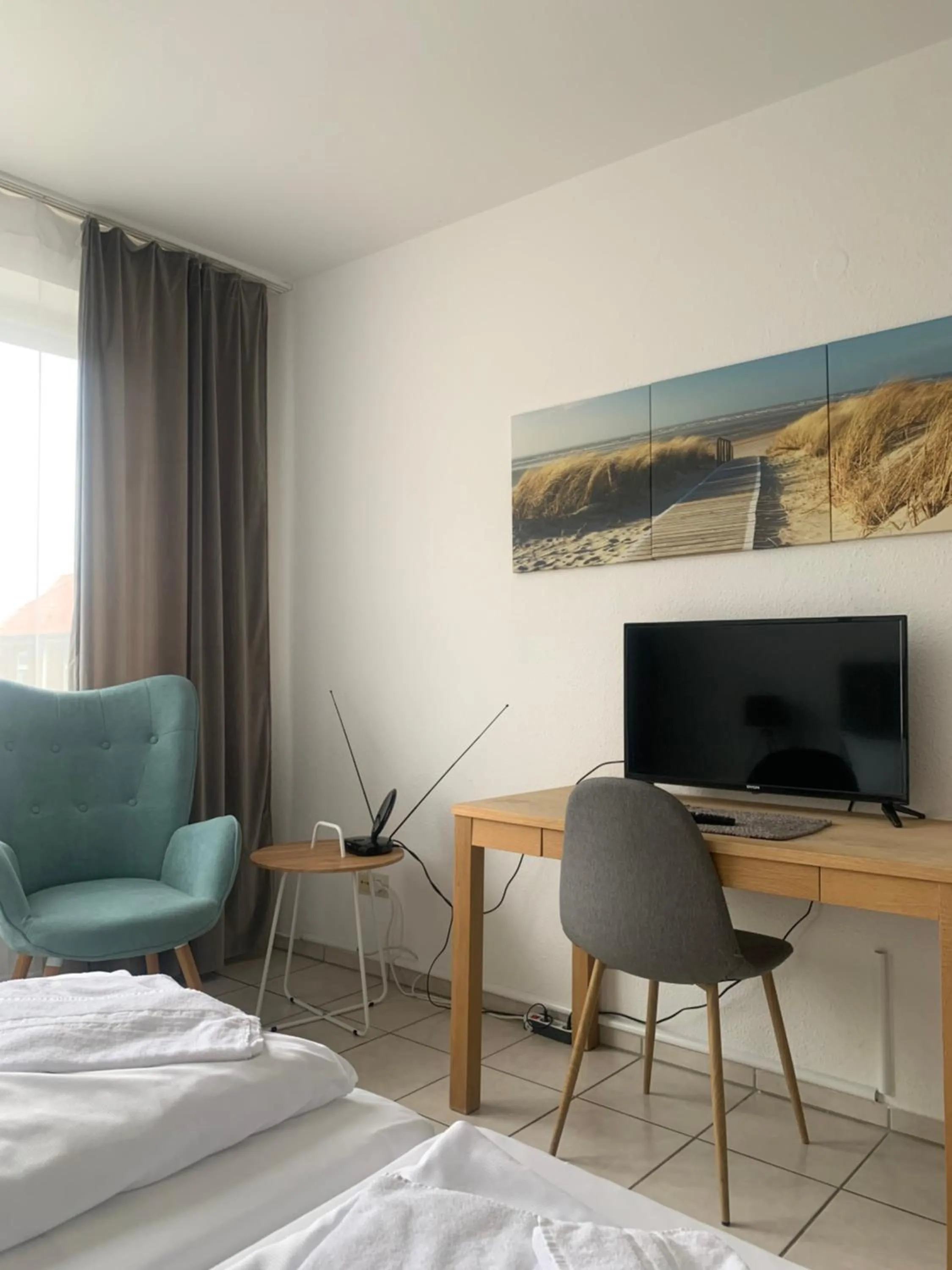 Photo of the whole room, Bed in Hotel Calenberger Hof