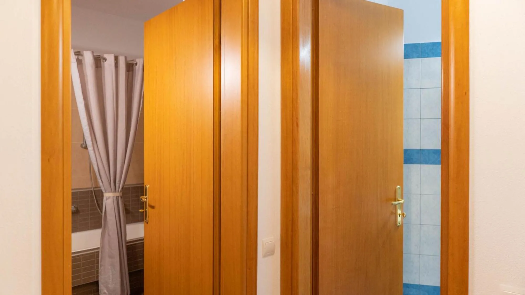 Shower in Postmans Apartment Under Meteora
