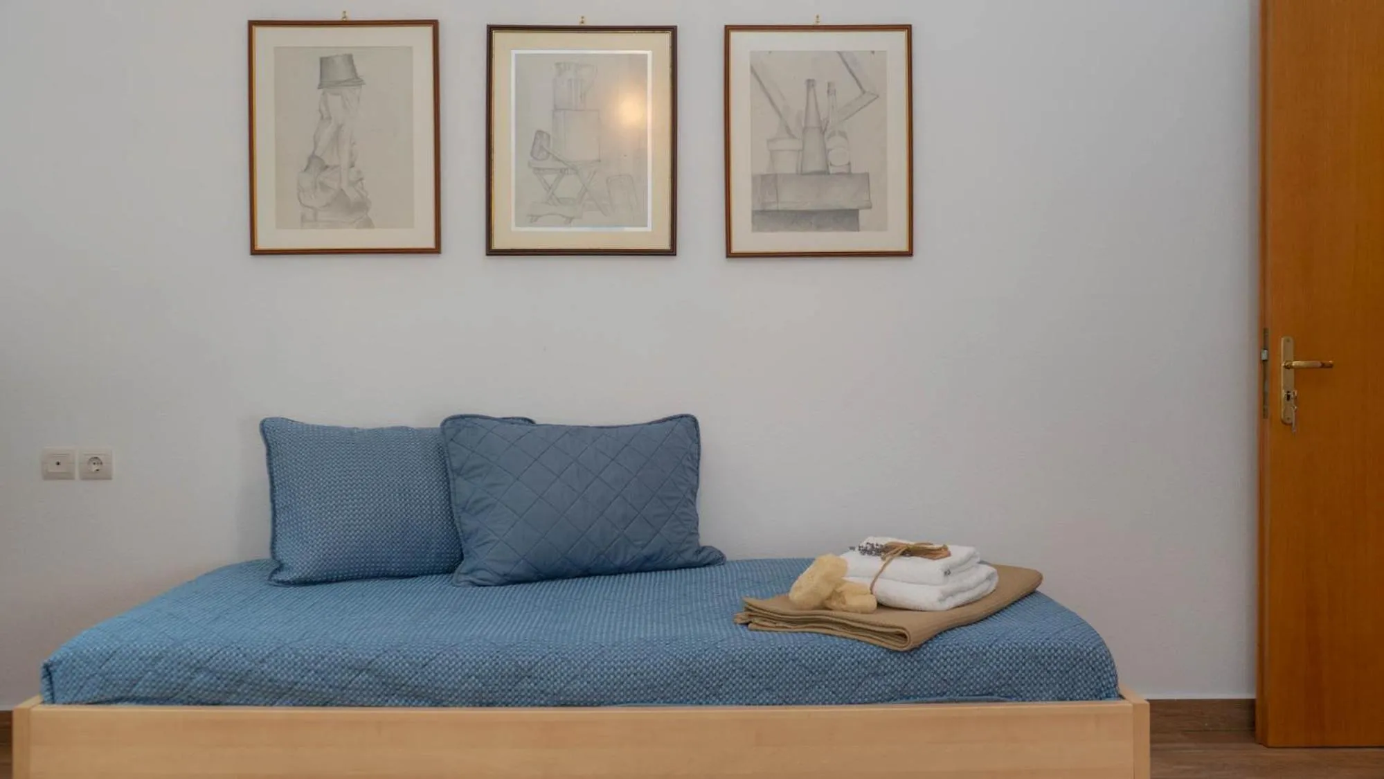 Bed in Postmans Apartment Under Meteora