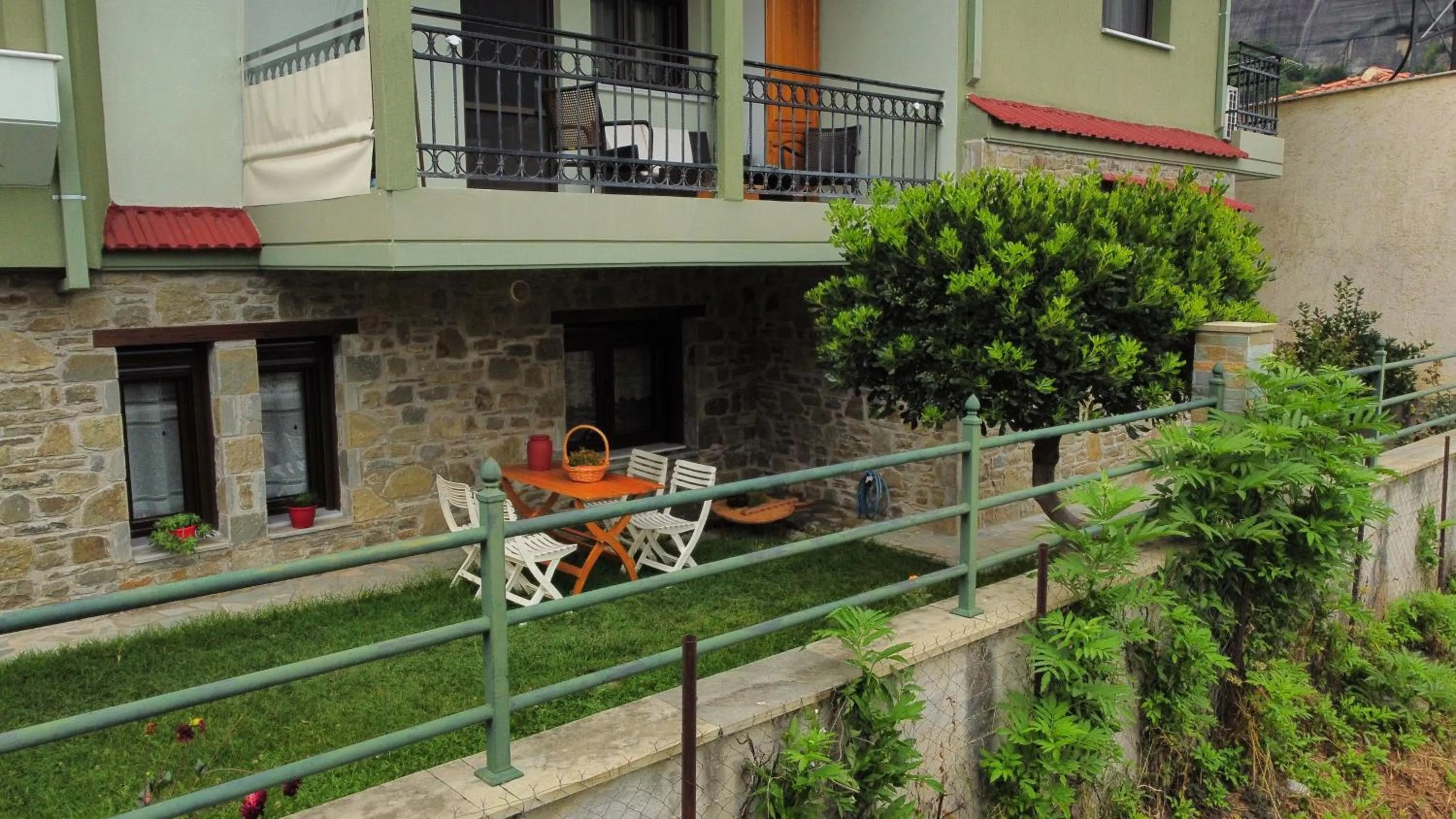 Property building in Postmans Apartment Under Meteora