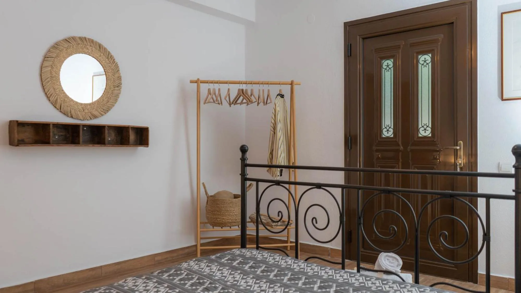 Three-Bedroom Apartment in Postmans Apartment Under Meteora